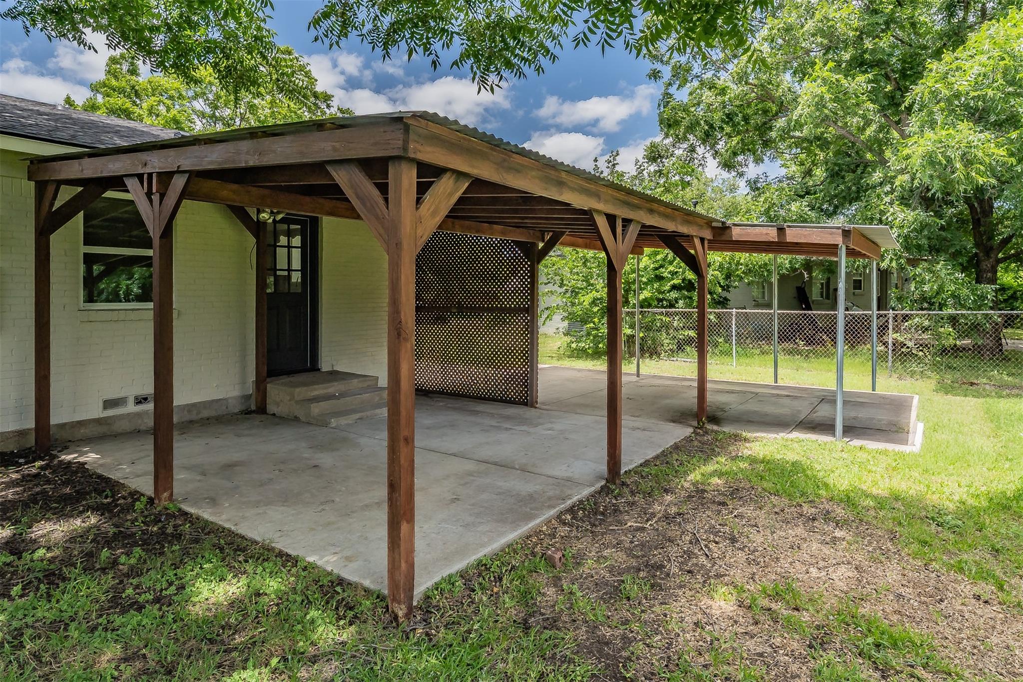 main property photo 33