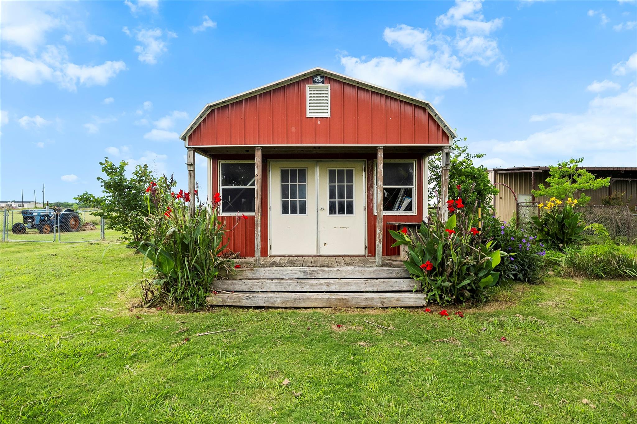 main property photo 16