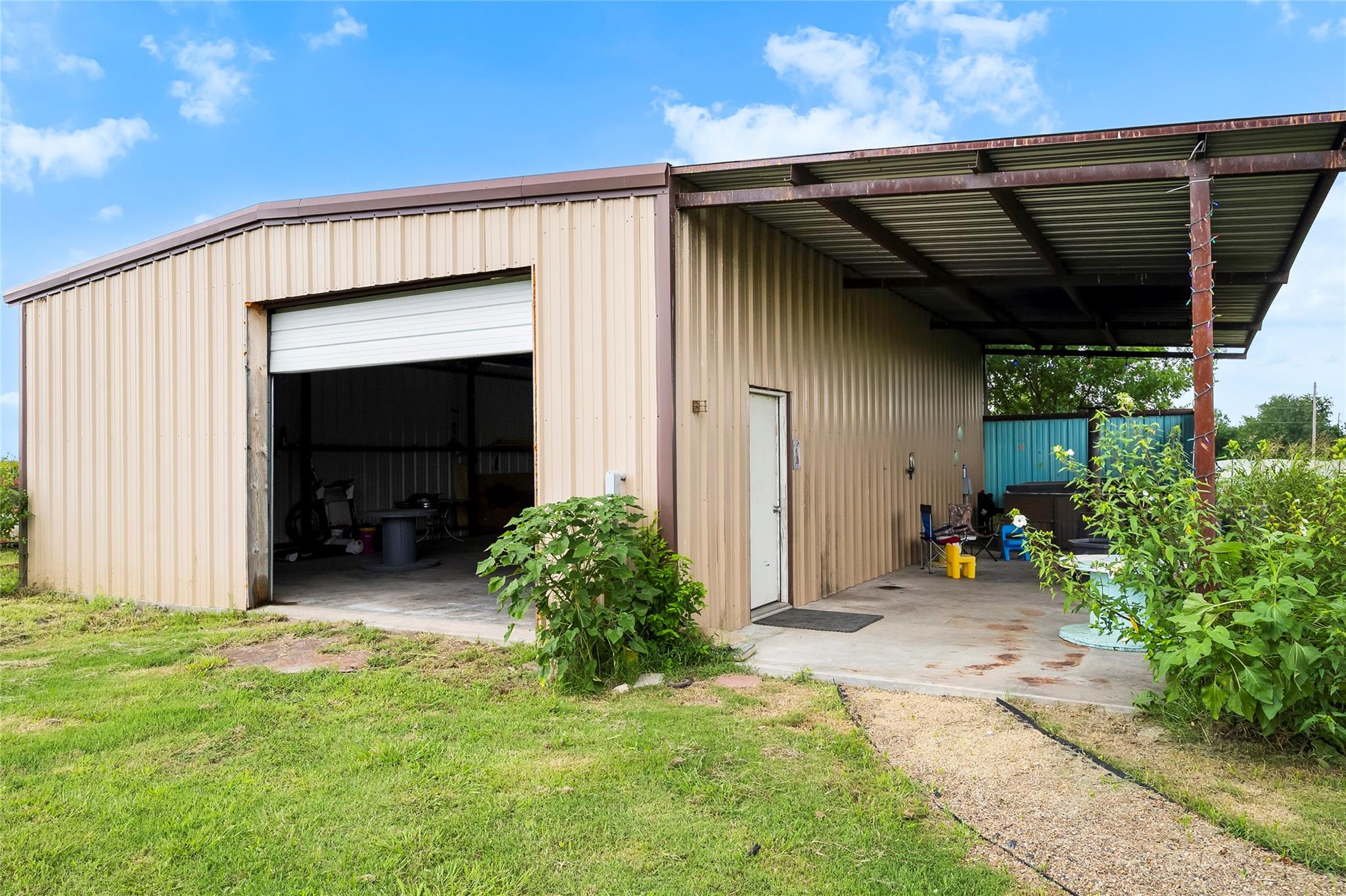 main property photo 17