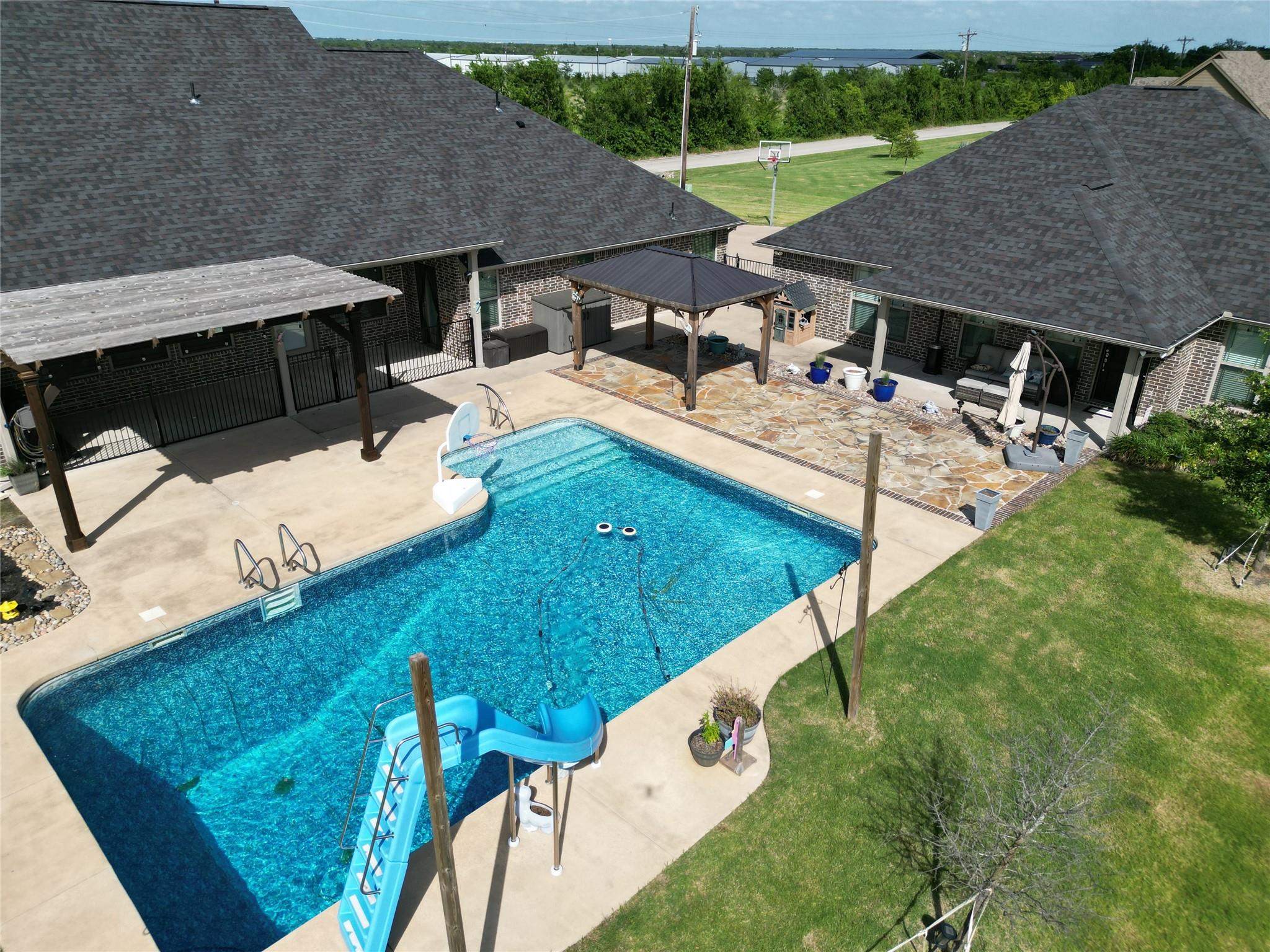 main property photo 37