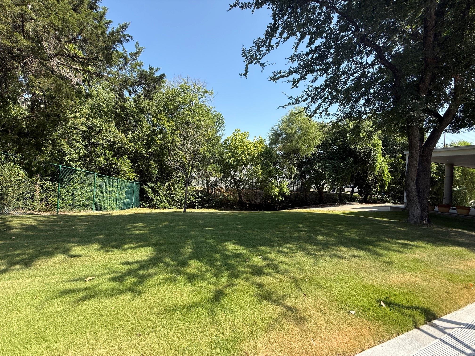 main property photo 30