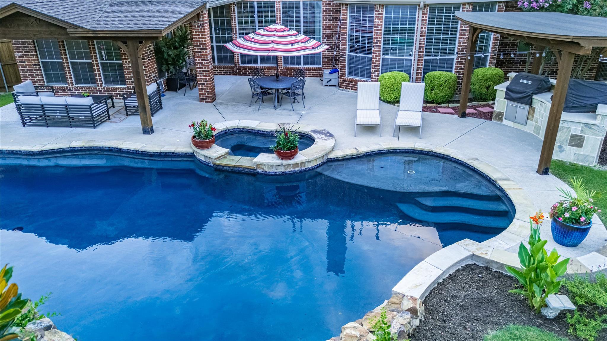 main property photo 34