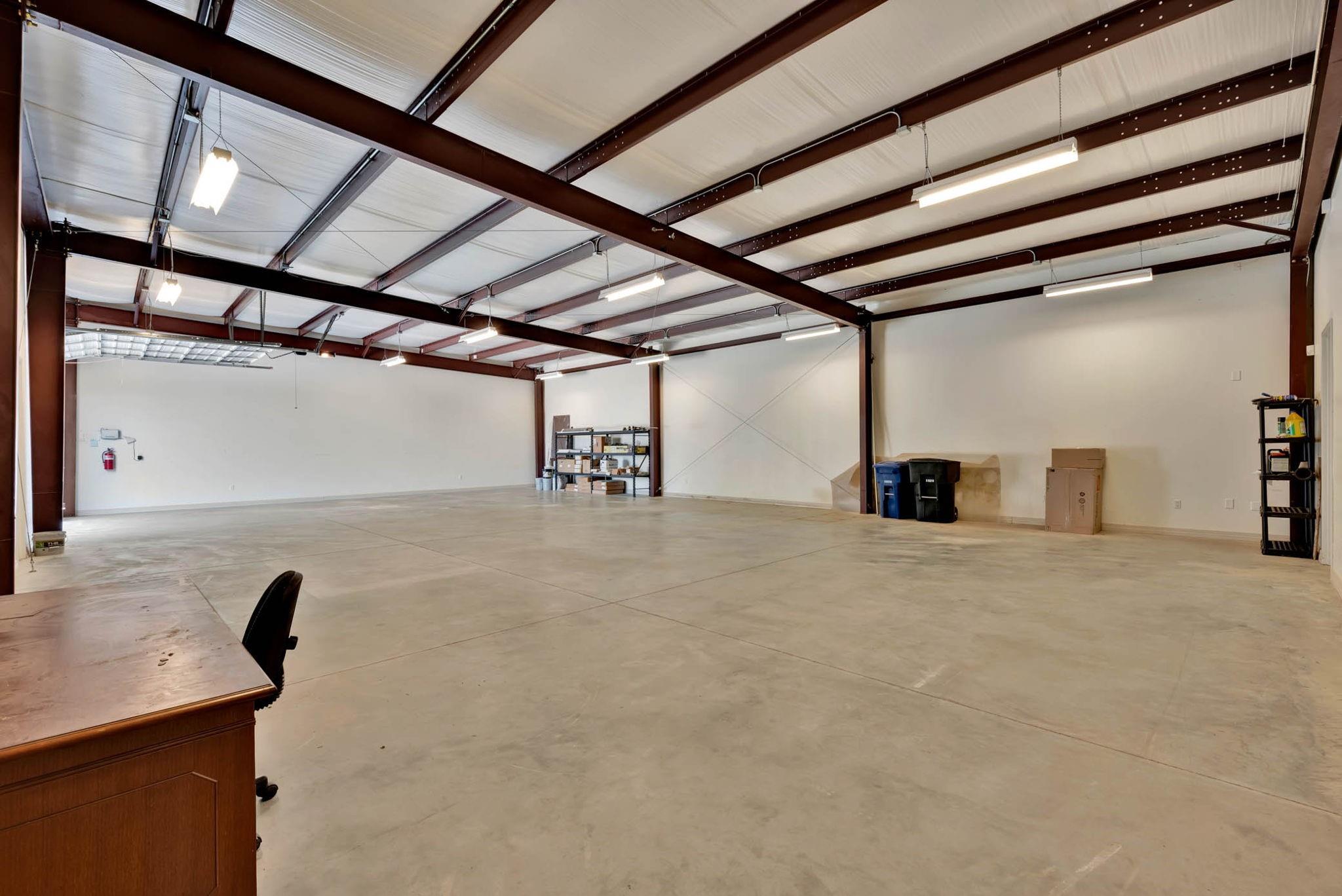 main property photo 28