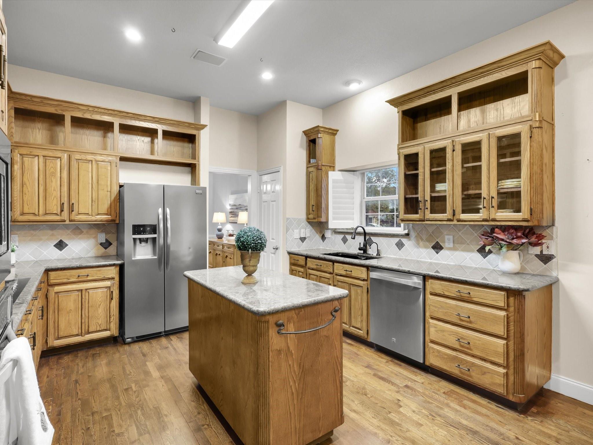 main property photo 11