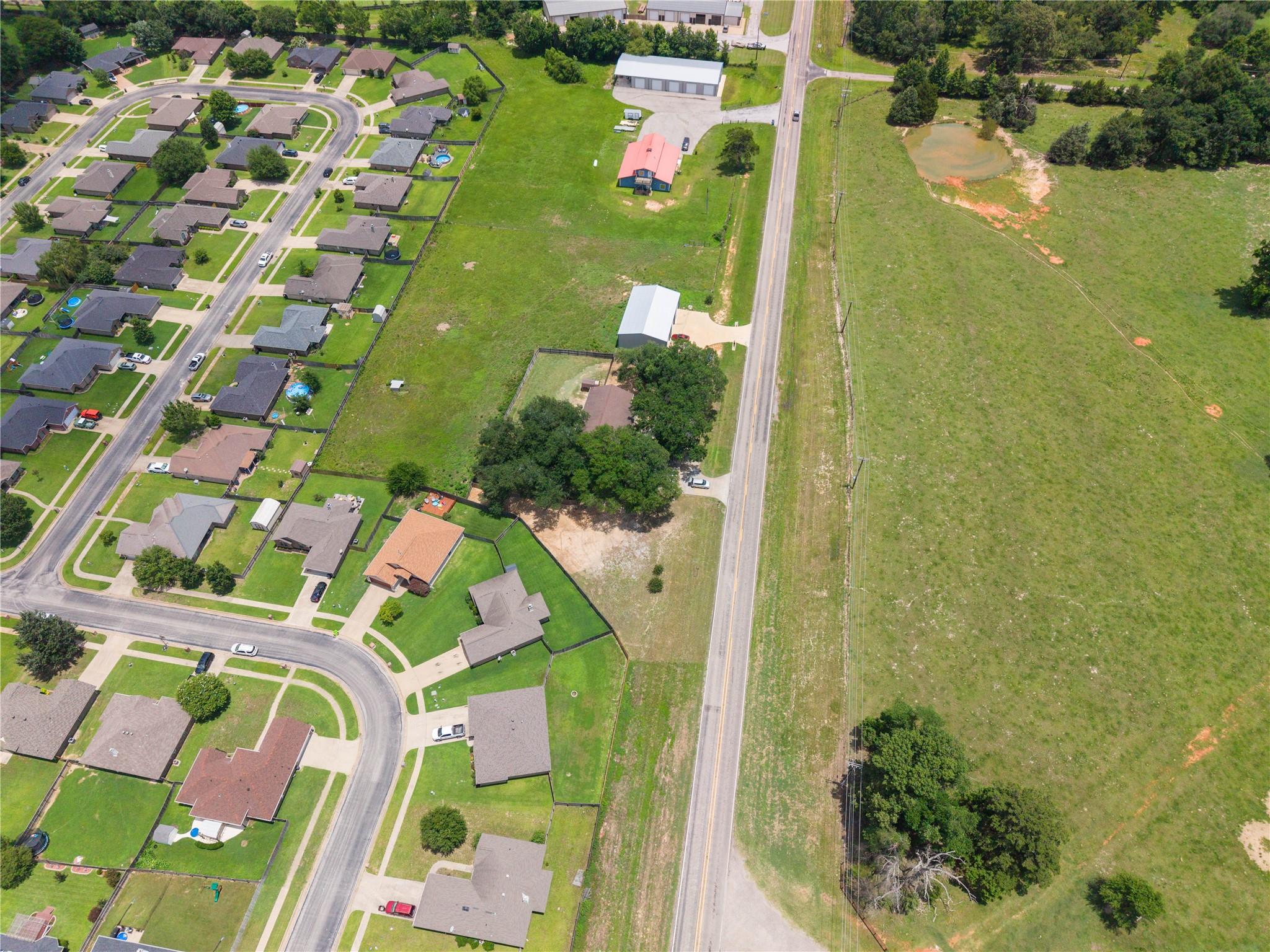 main property photo 32