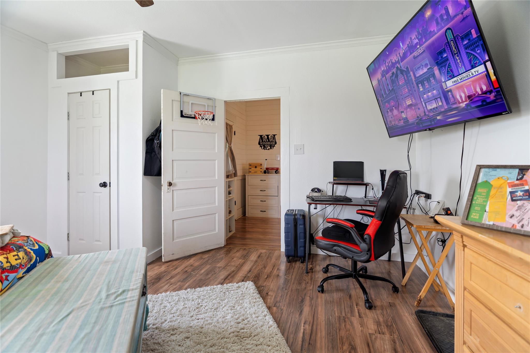 main property photo 23