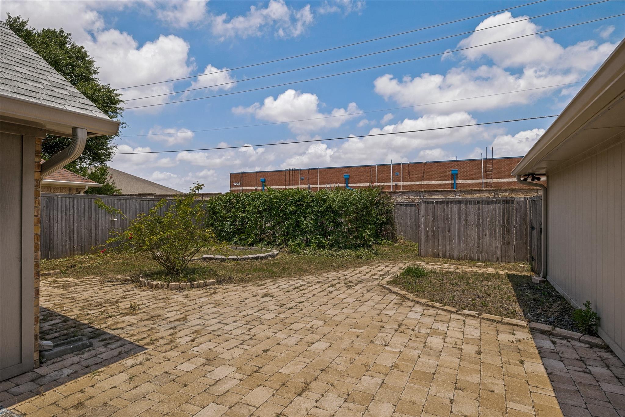 main property photo 20