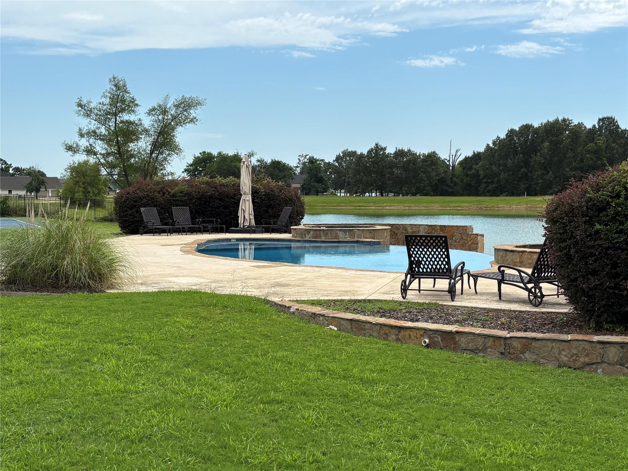 main property photo 13