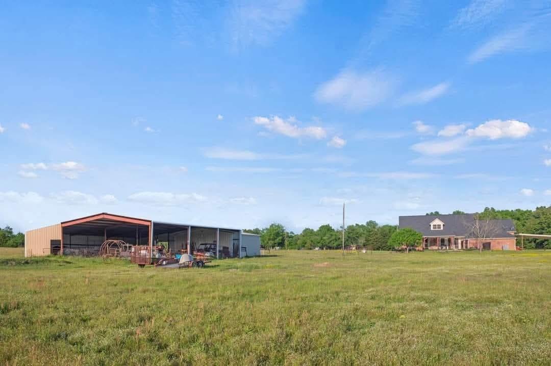 main property photo 11