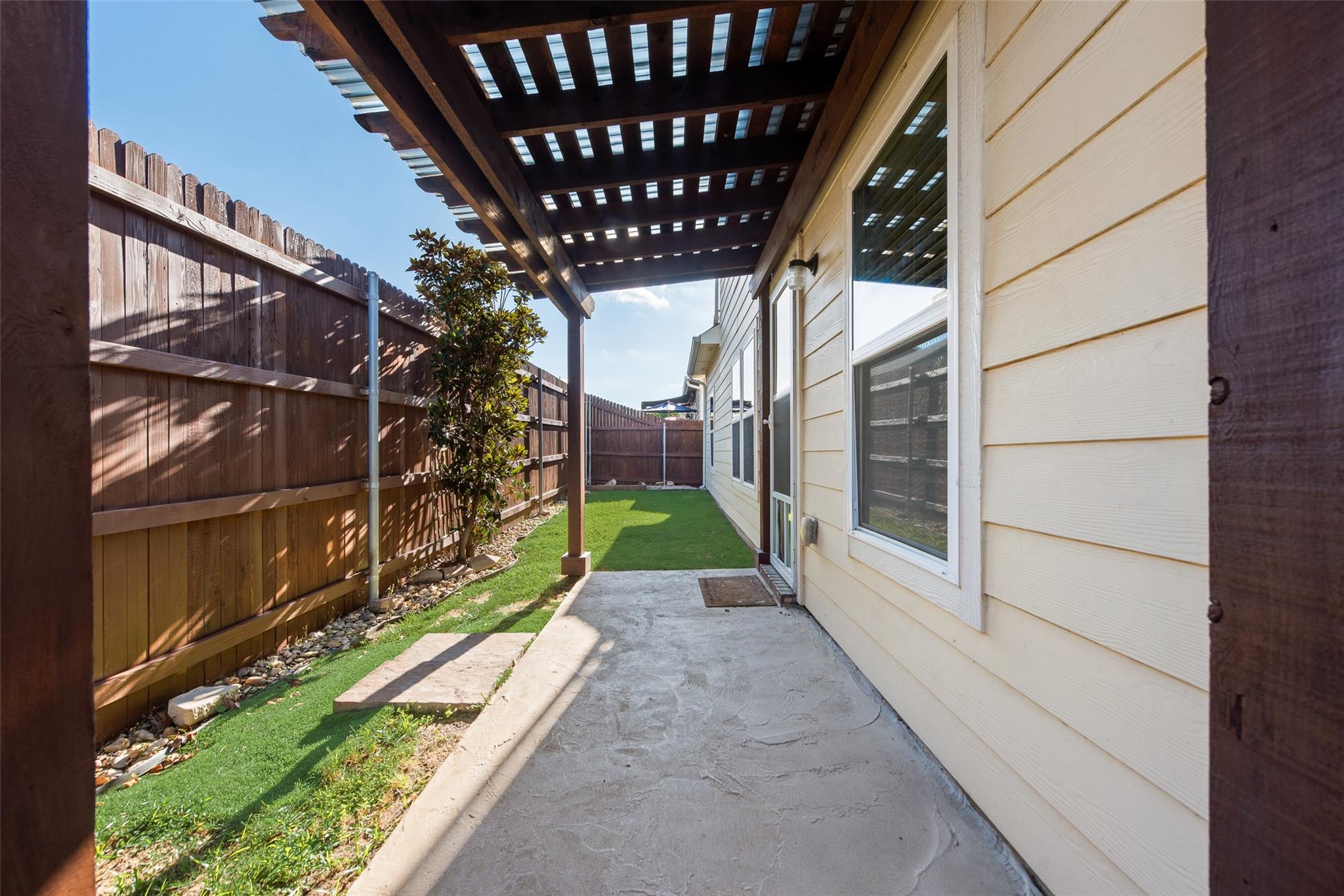 main property photo 25