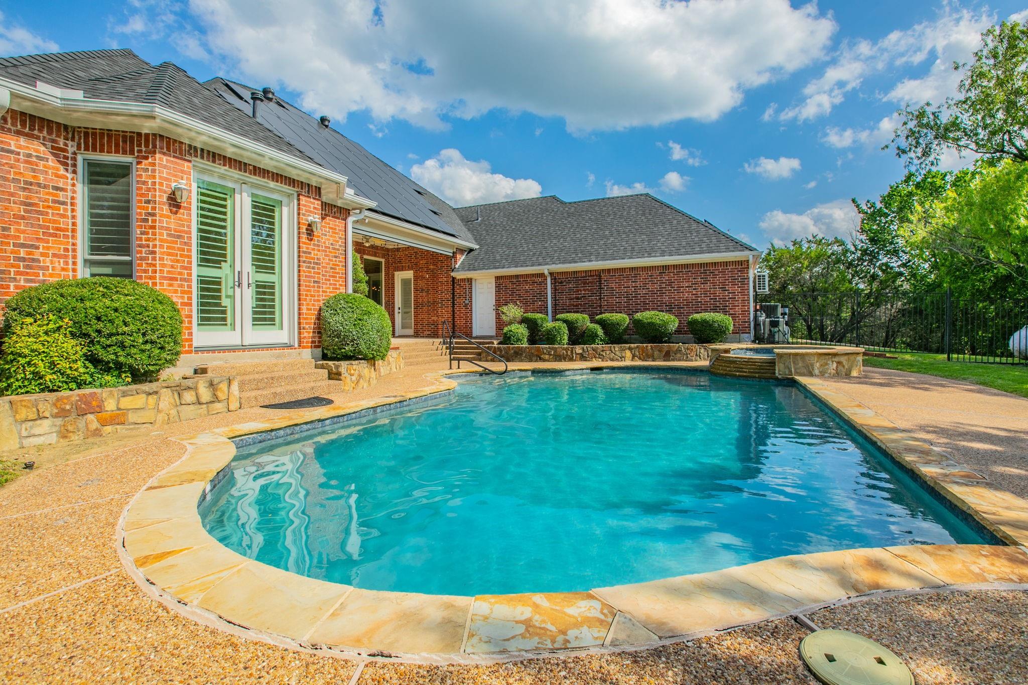 main property photo 17
