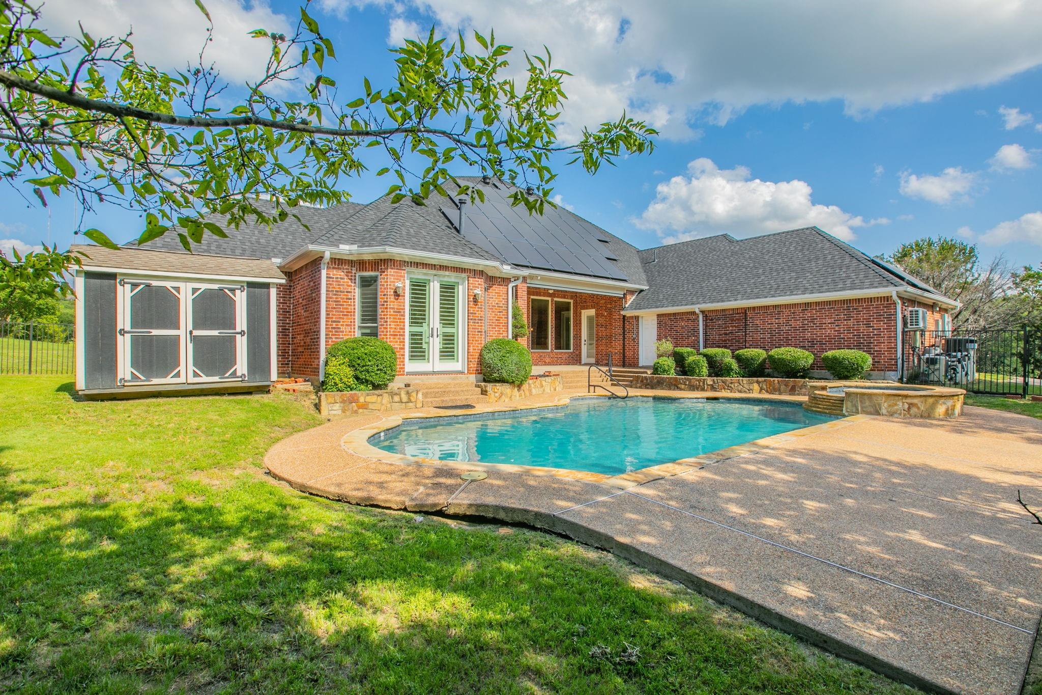 main property photo 18