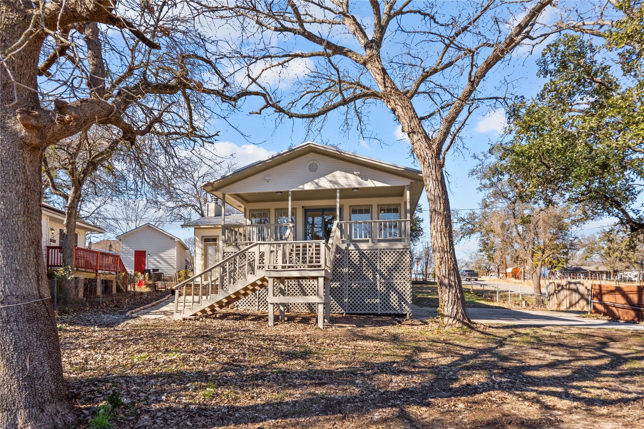 main property photo 23