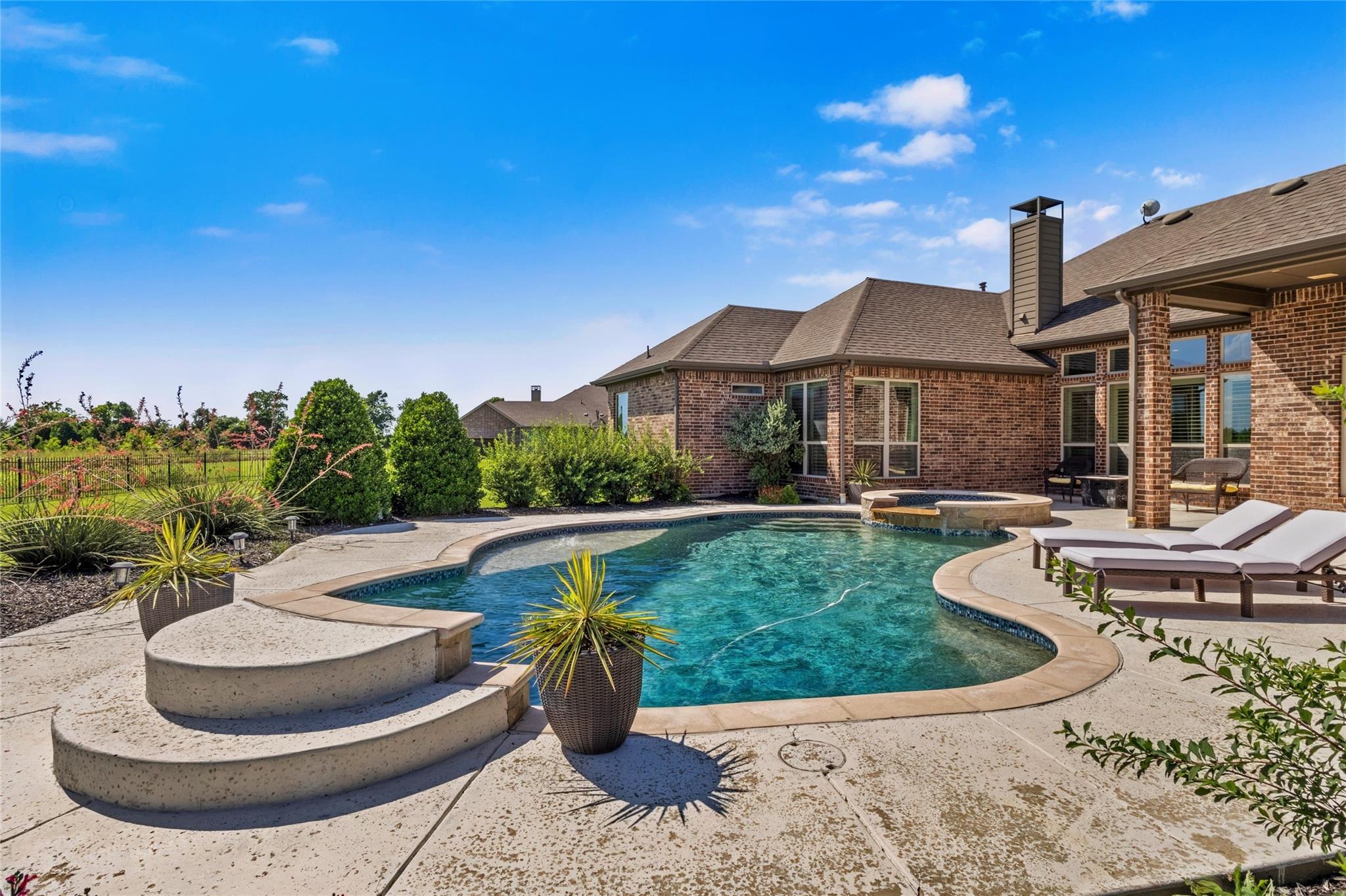 main property photo 23