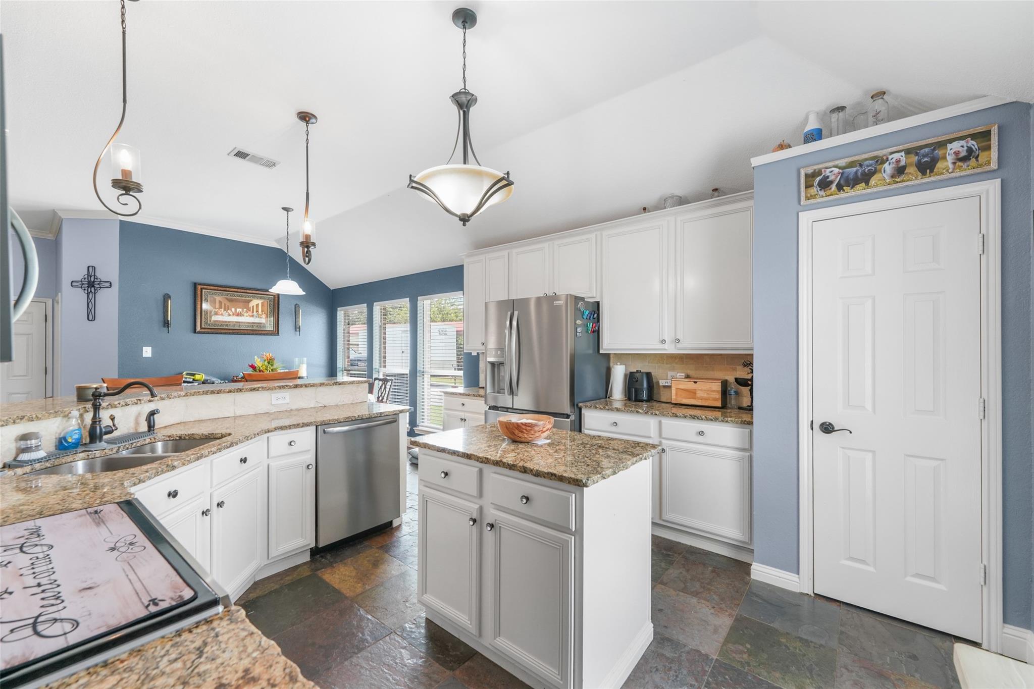 main property photo 13
