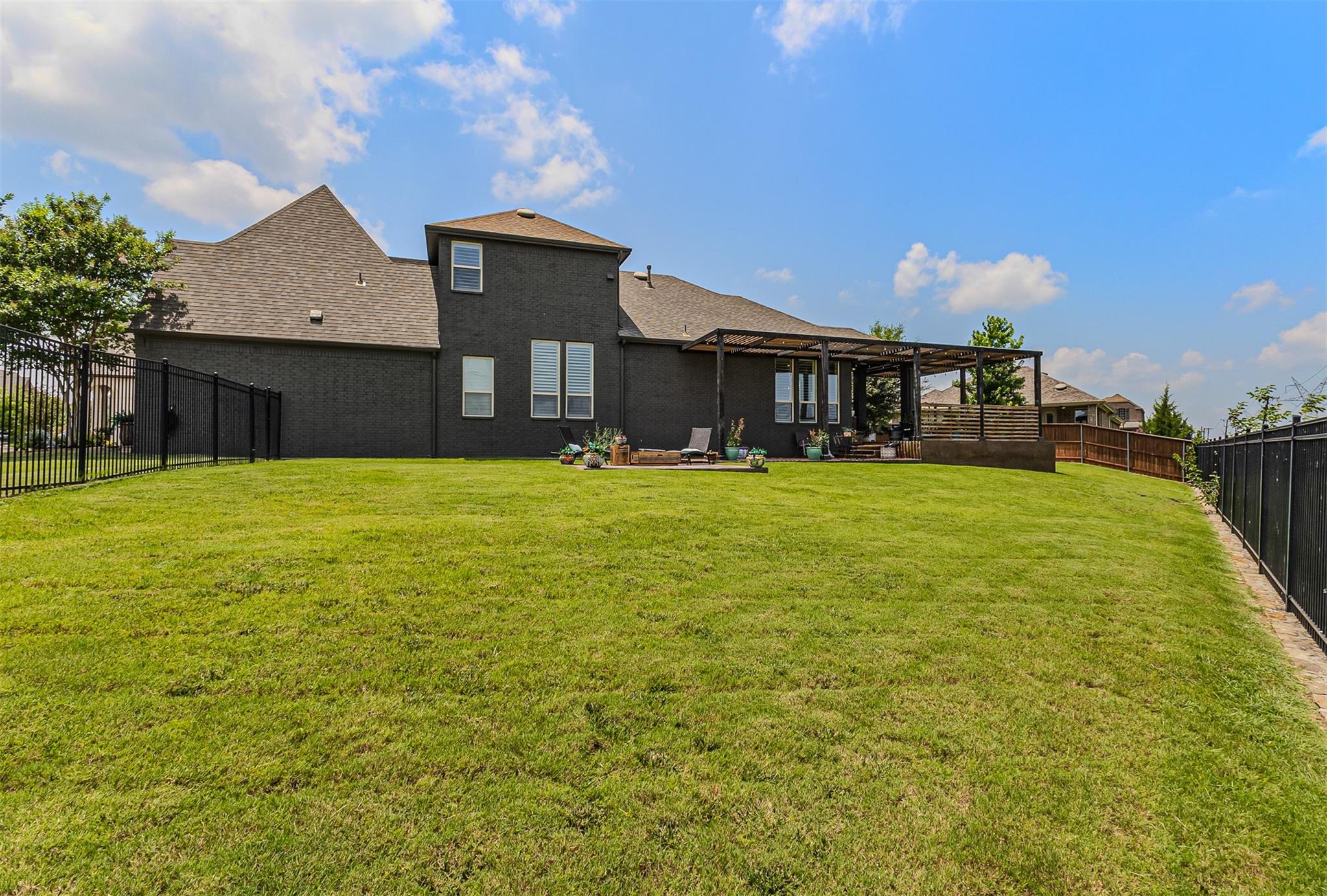 main property photo 30