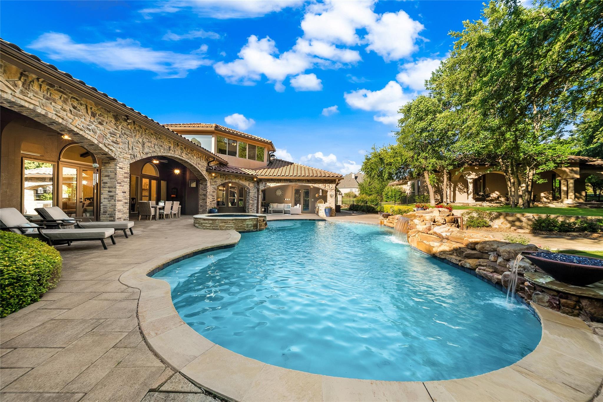 main property photo 25