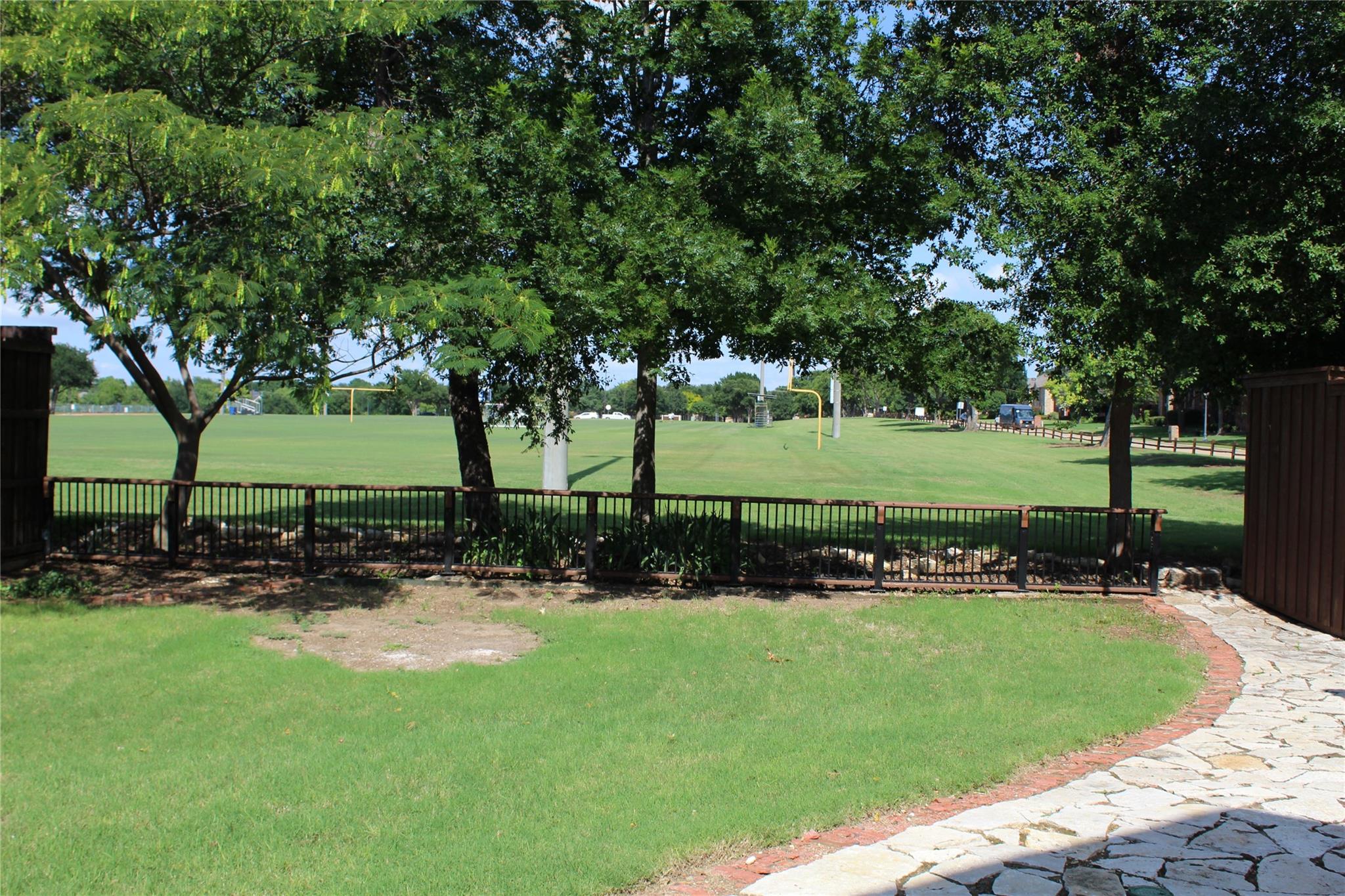 main property photo 30