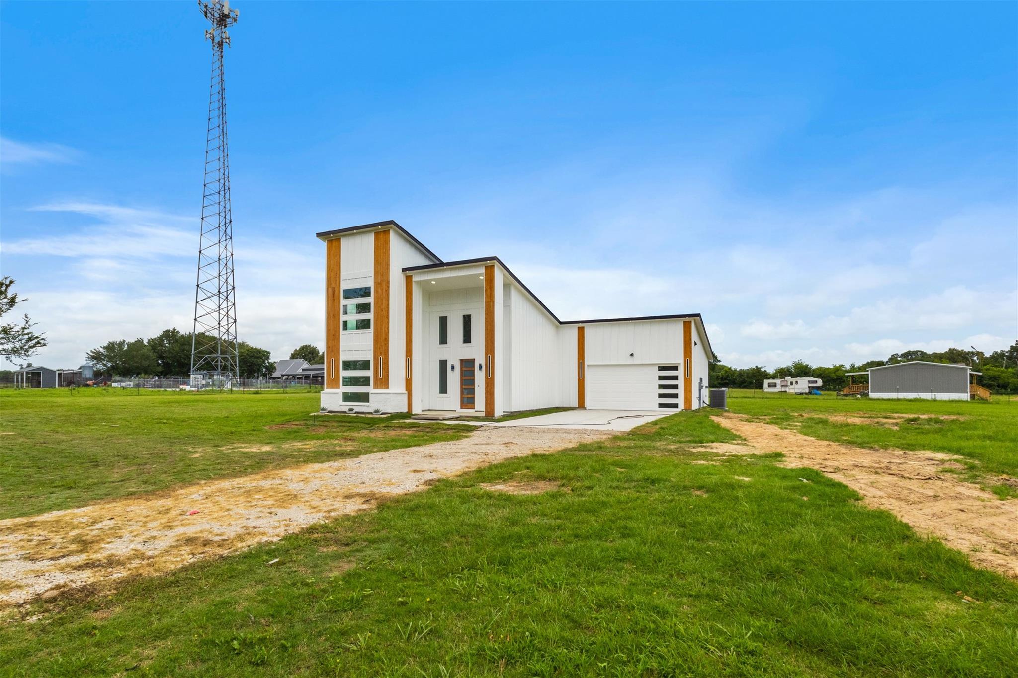 main property photo 28