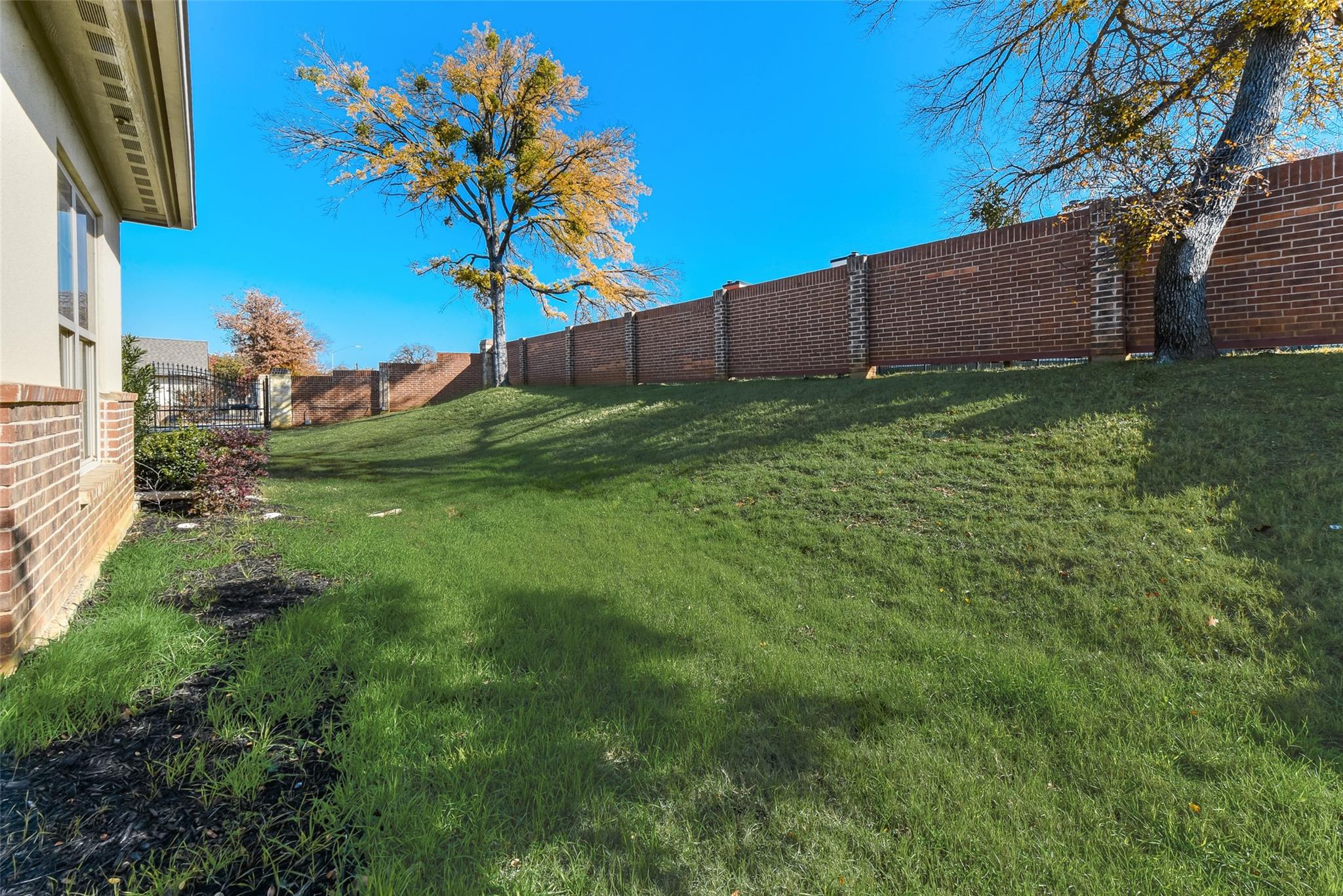 main property photo 23