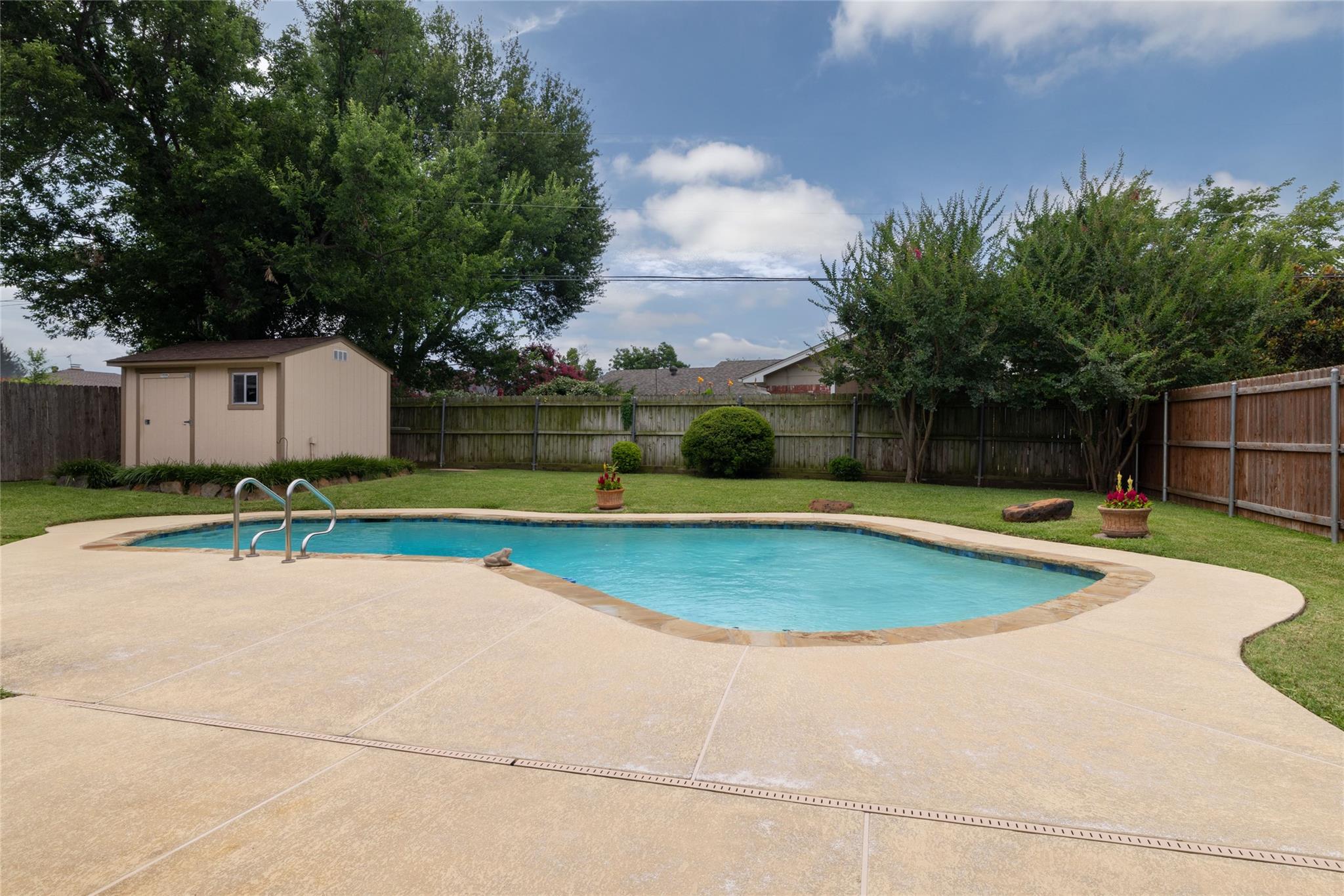 main property photo 31
