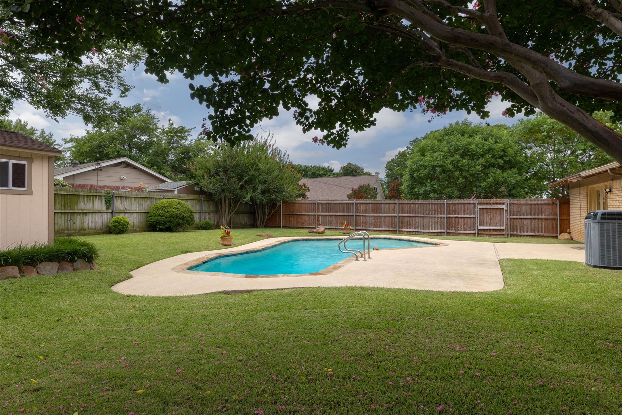 main property photo 34
