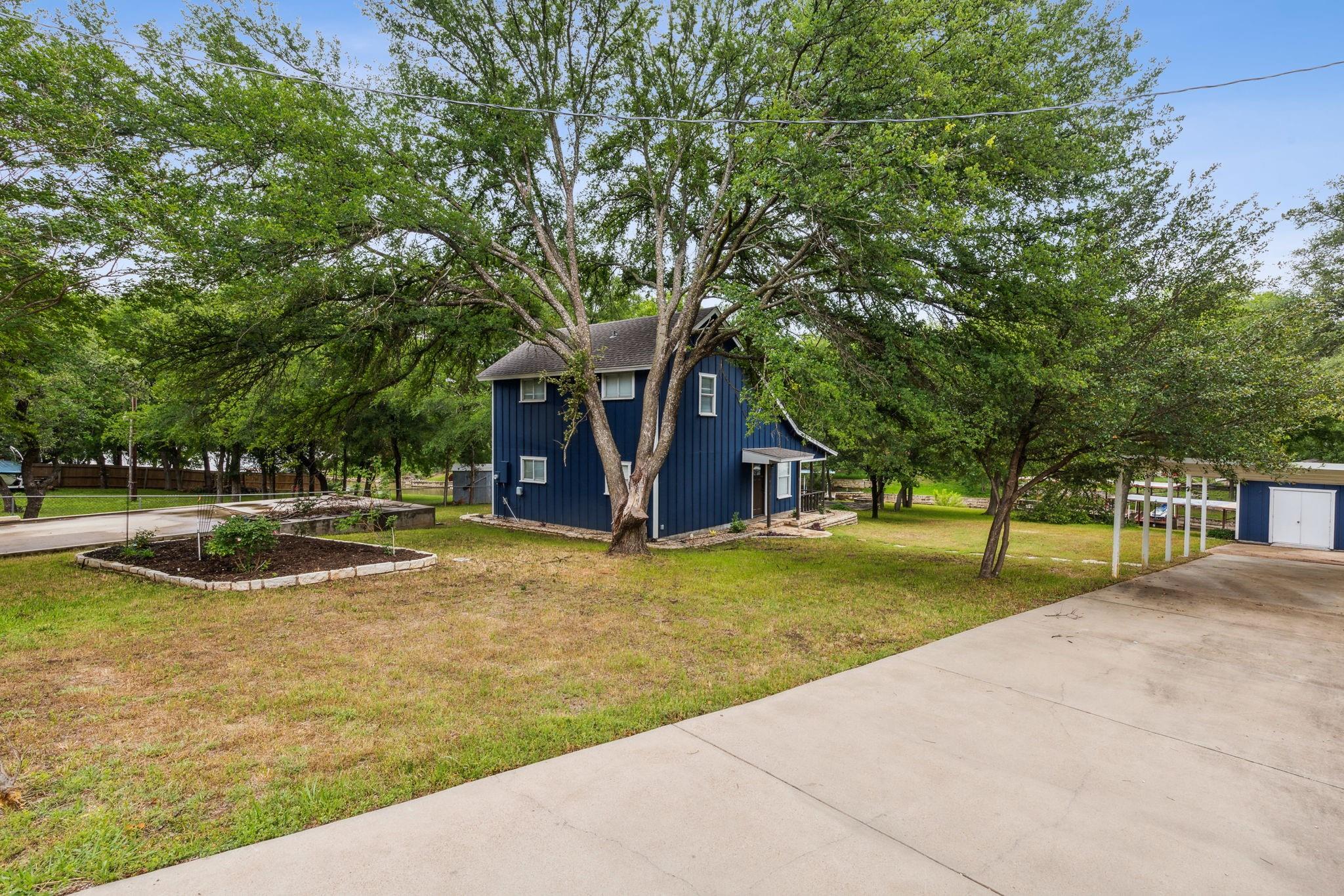 main property photo 28