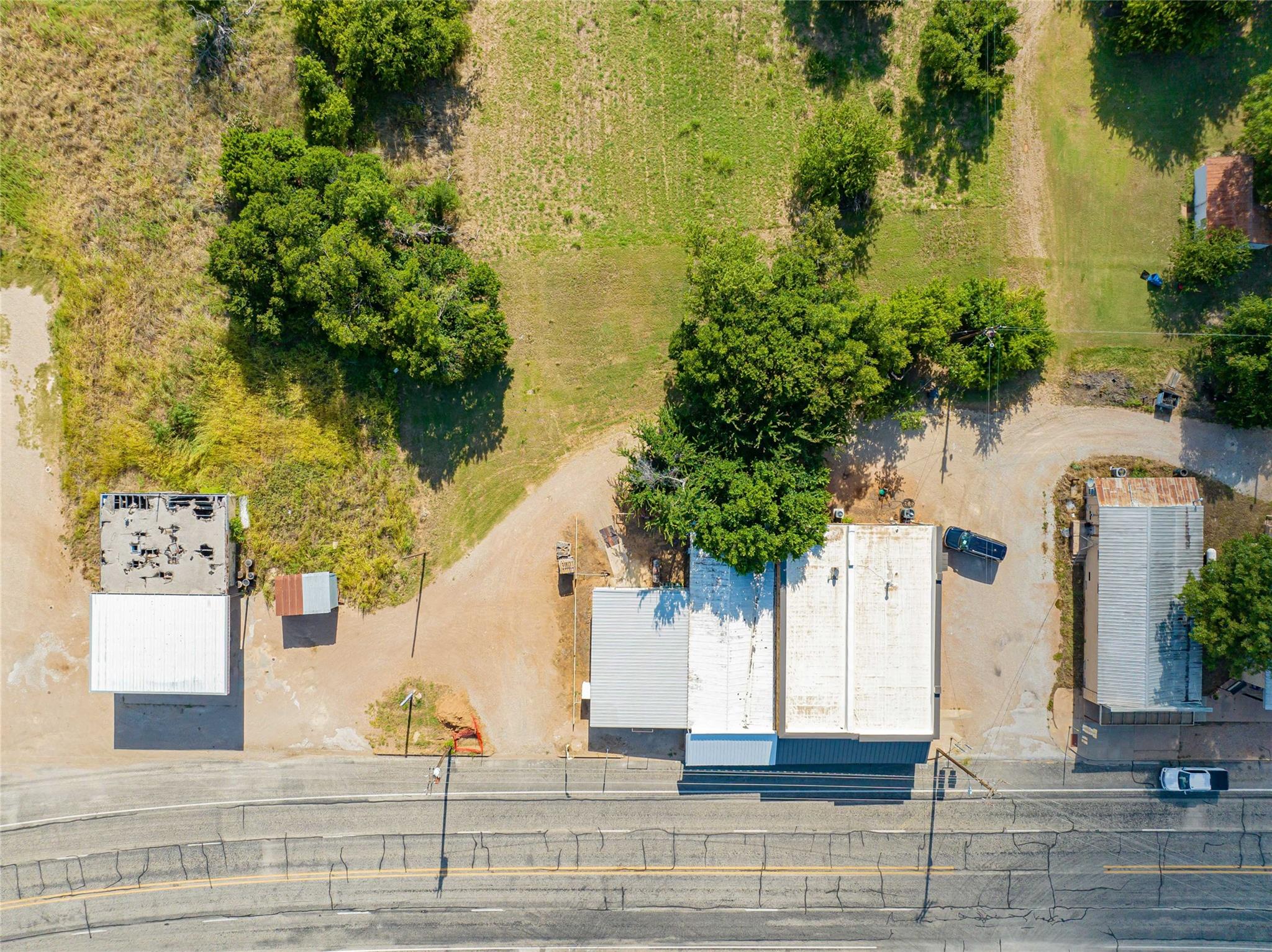 main property photo 28