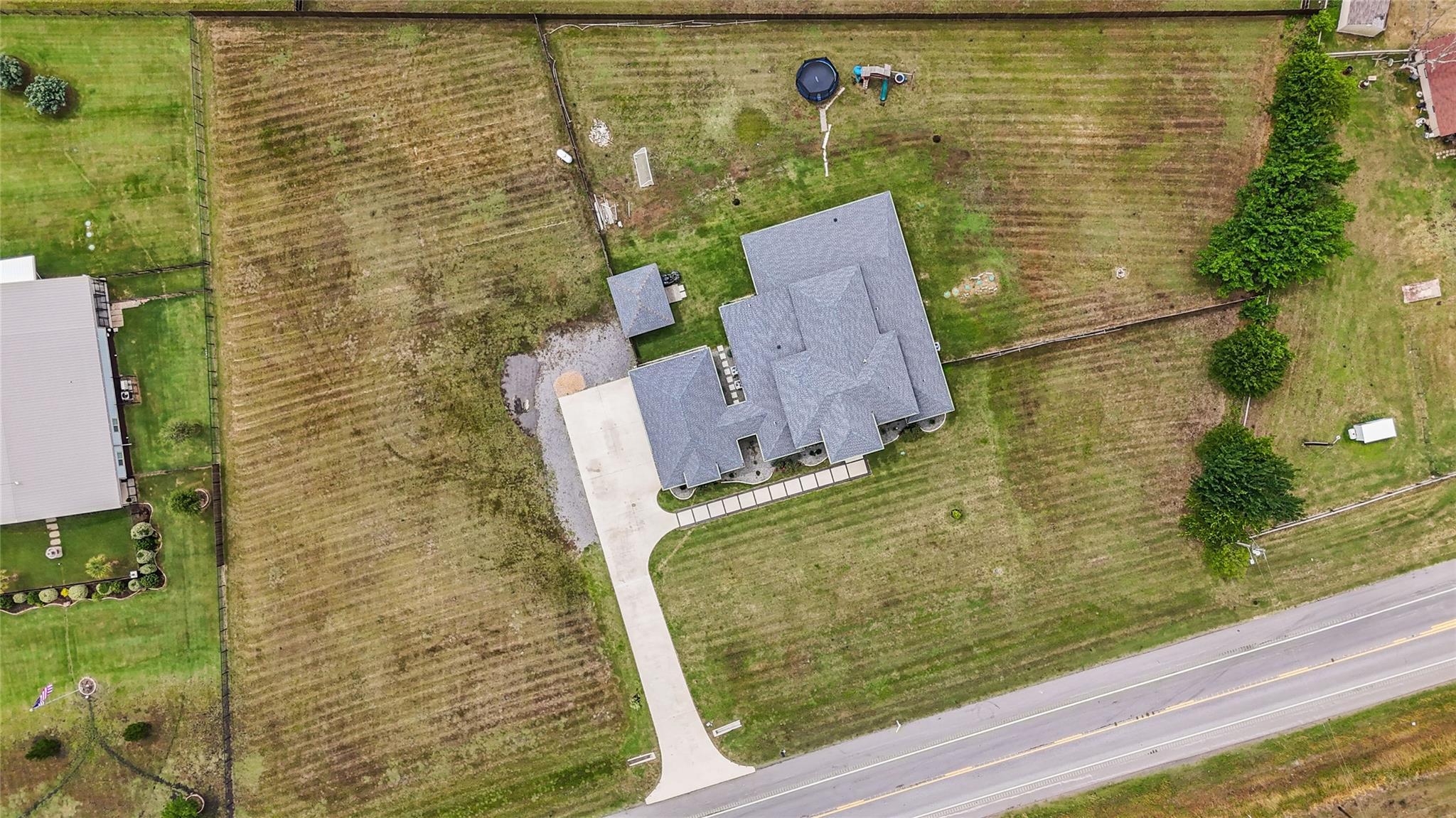 main property photo 37