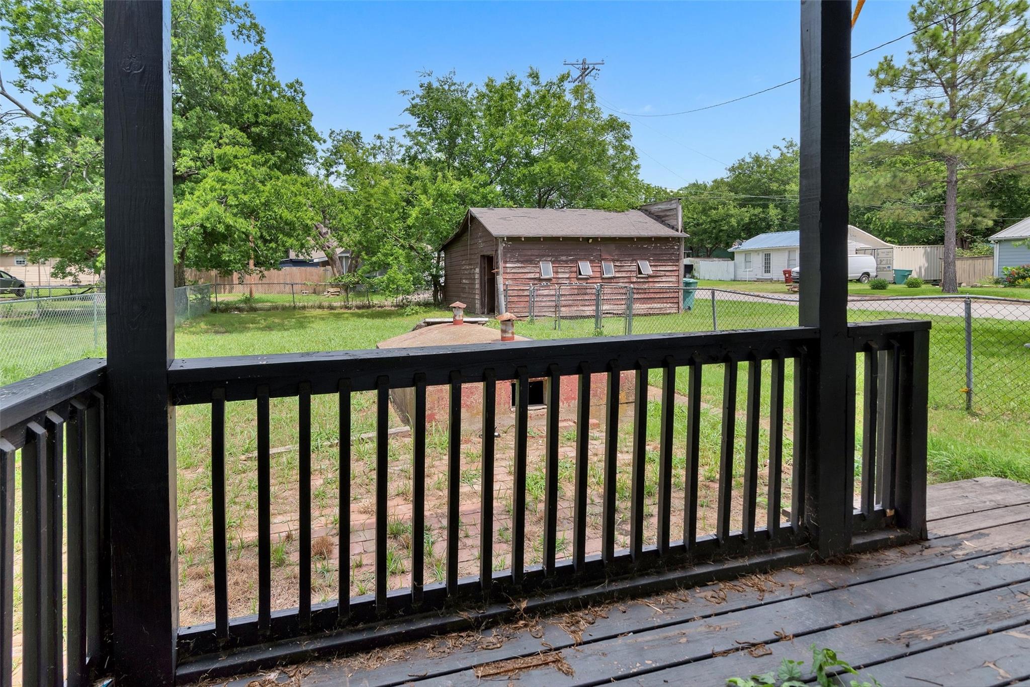 main property photo 16