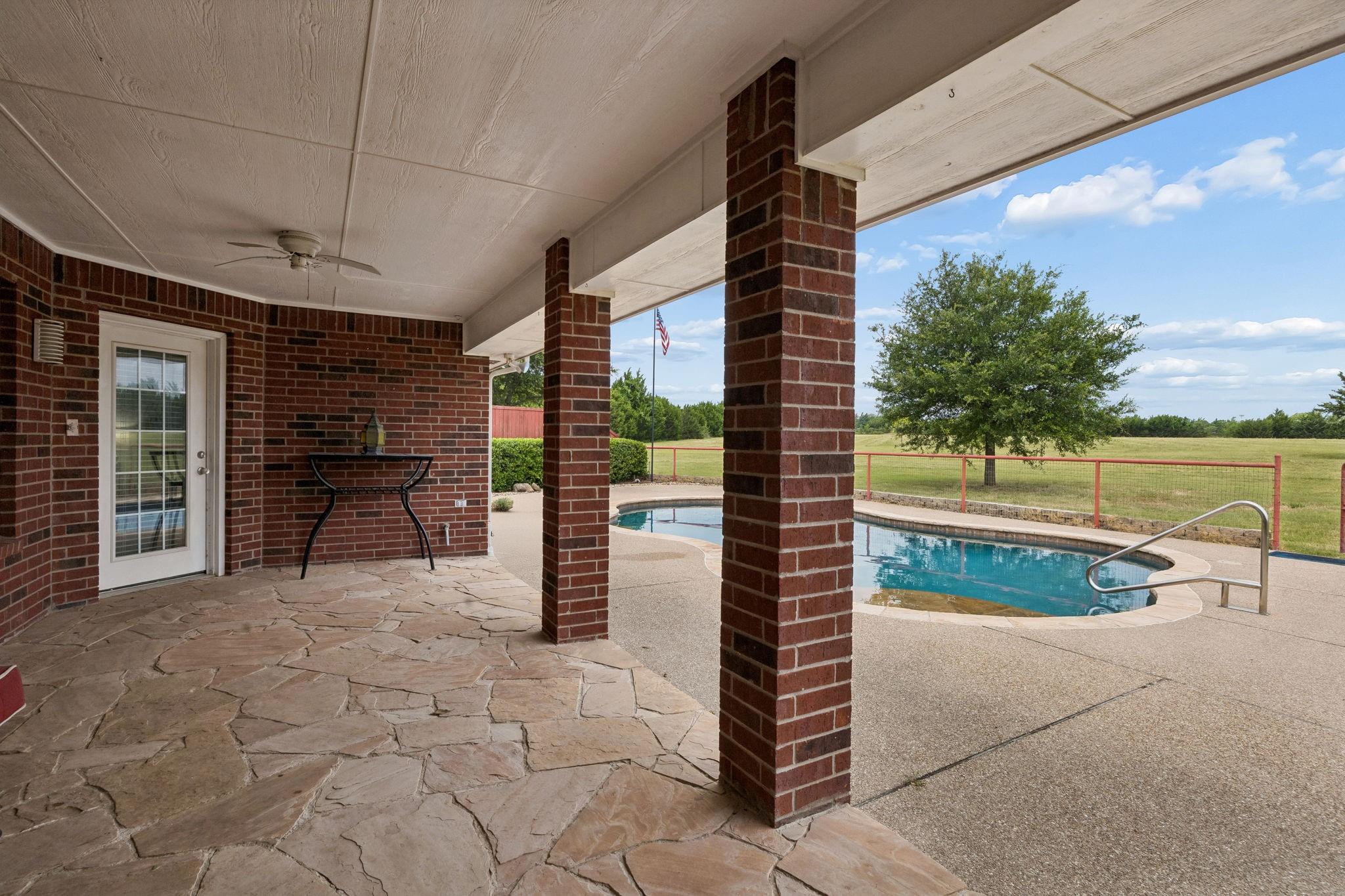 main property photo 18