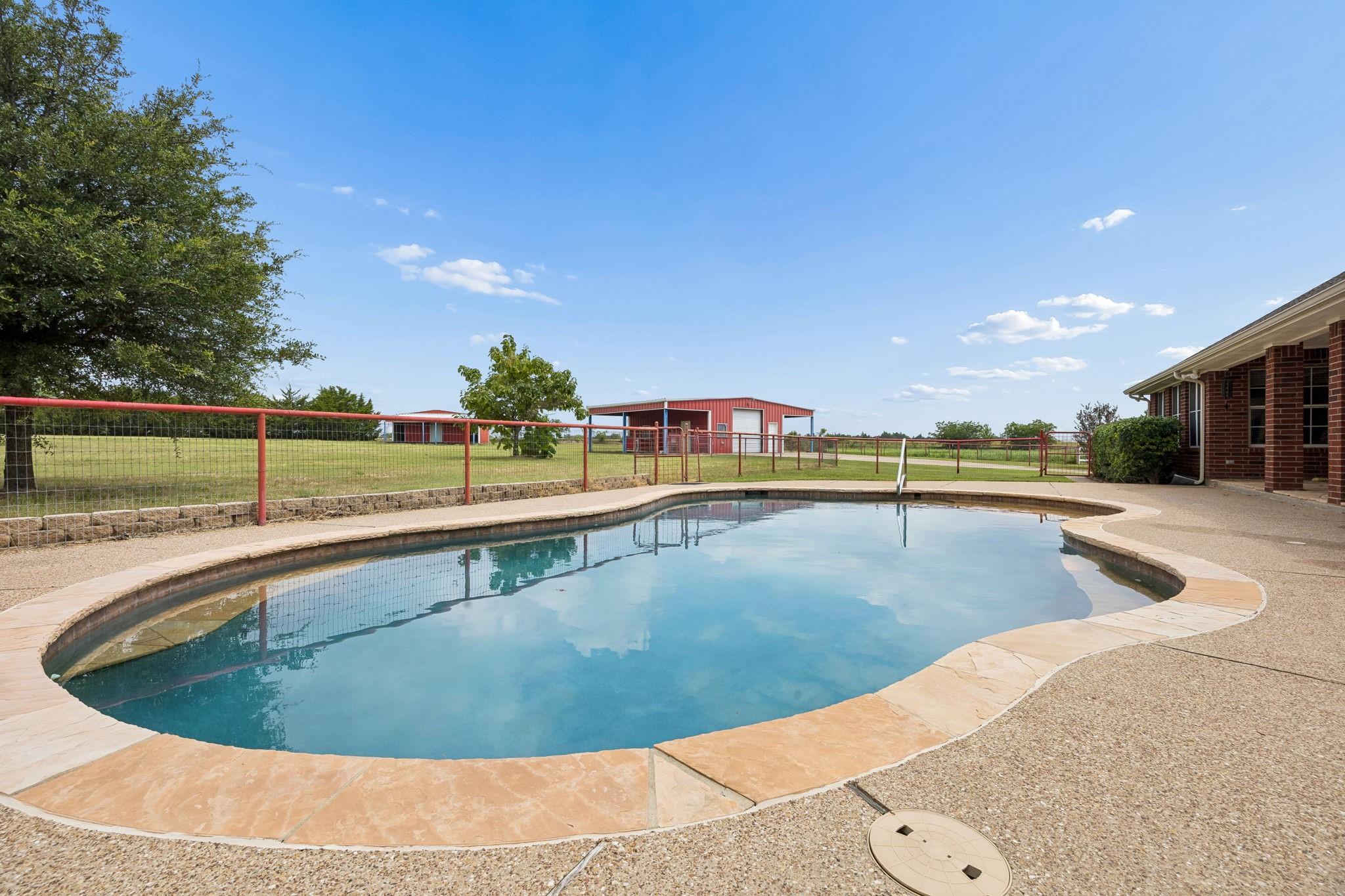 main property photo 19