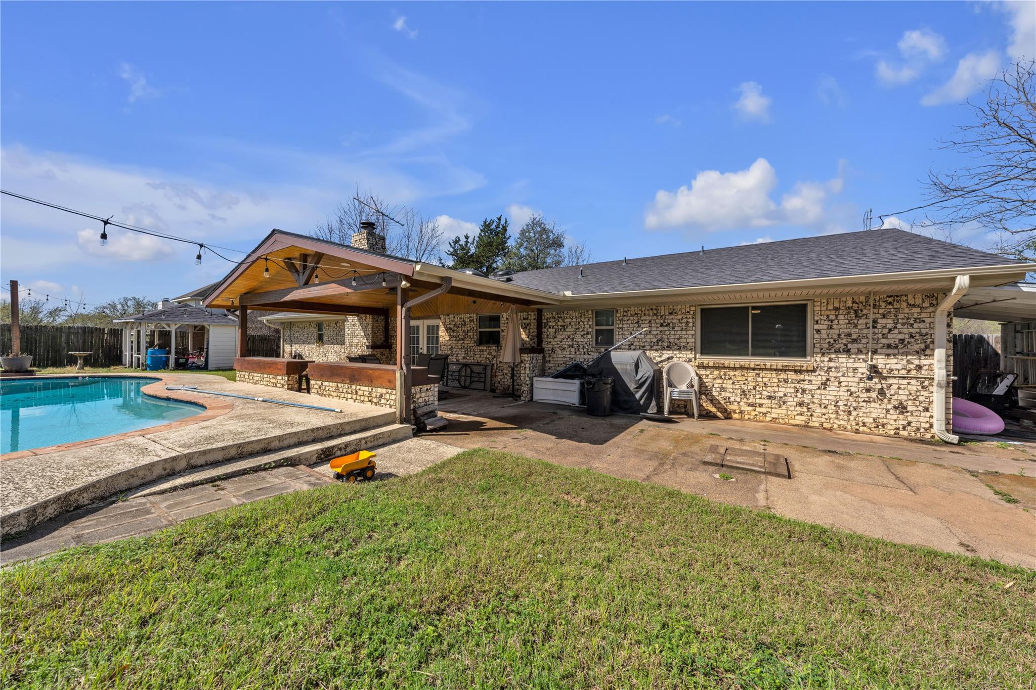 main property photo 33
