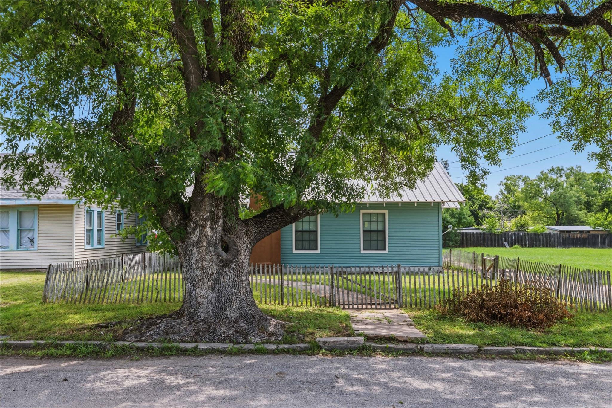 main property photo 17
