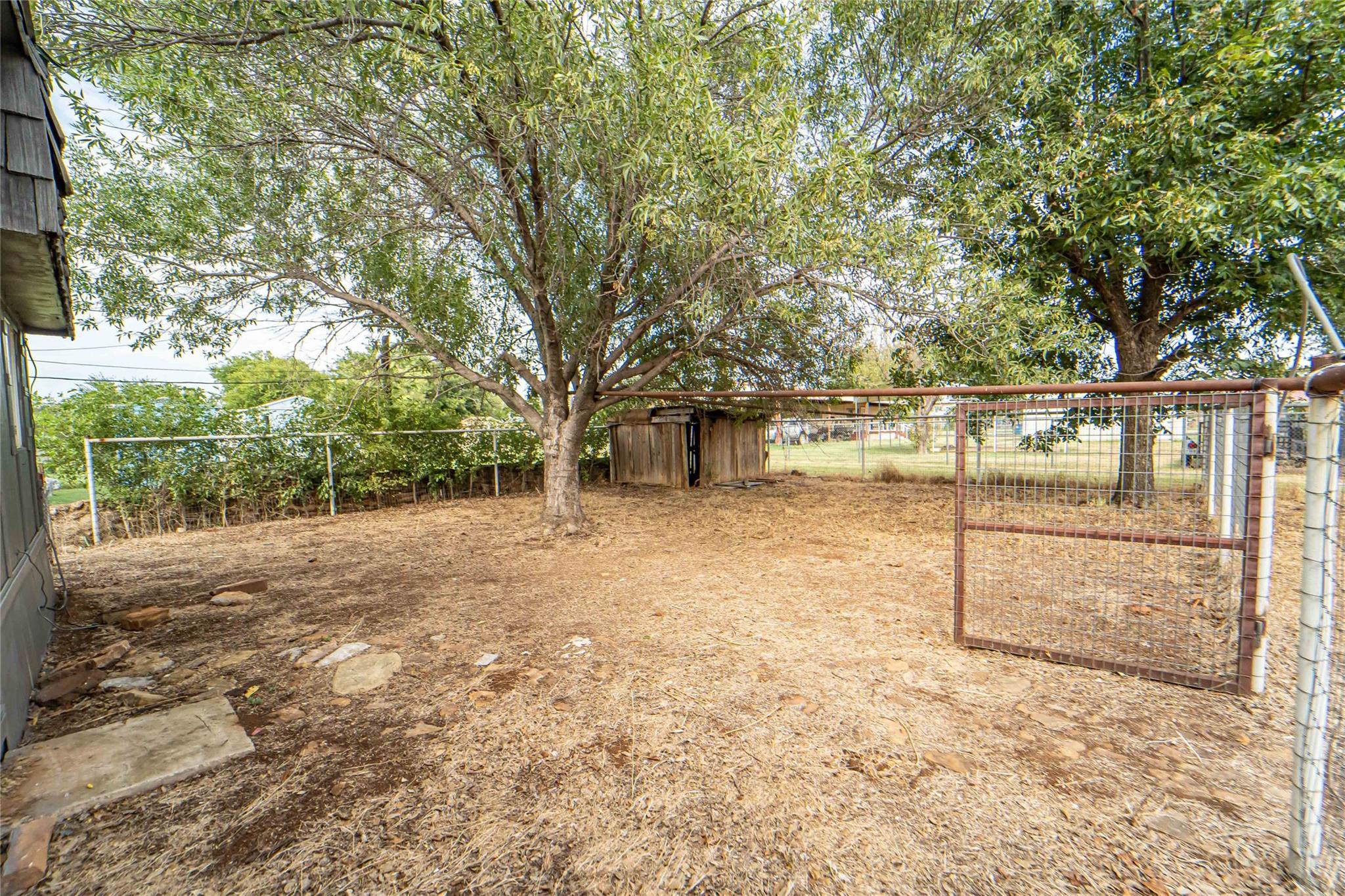 main property photo 30