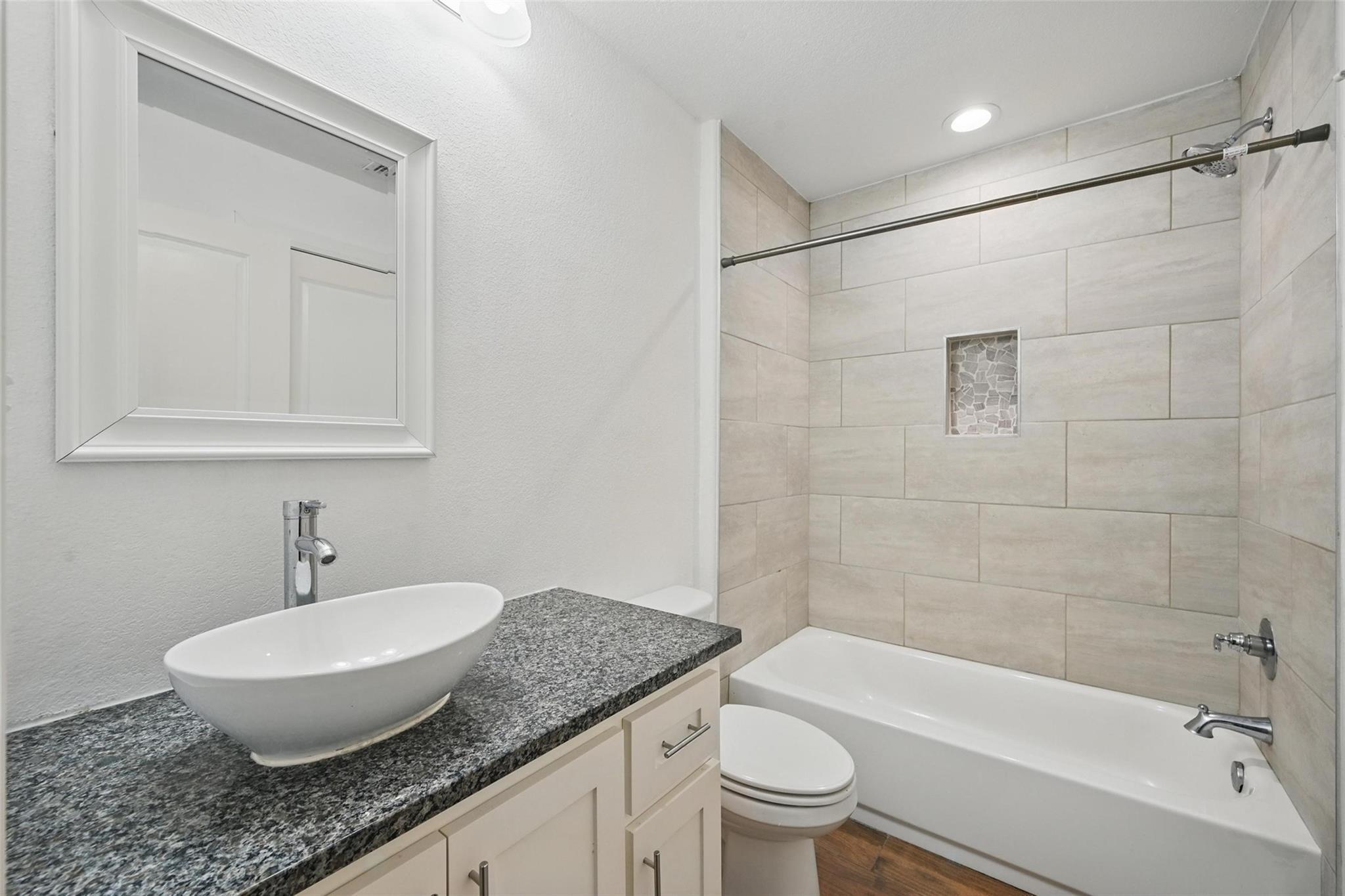 property viewer photo 16