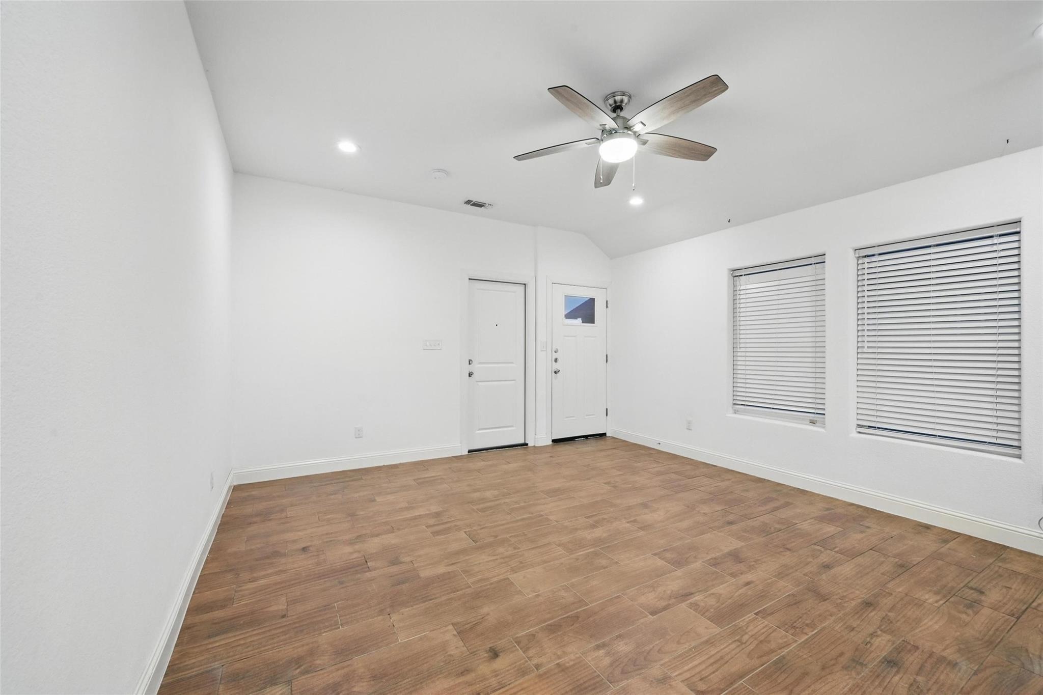 property viewer photo 7
