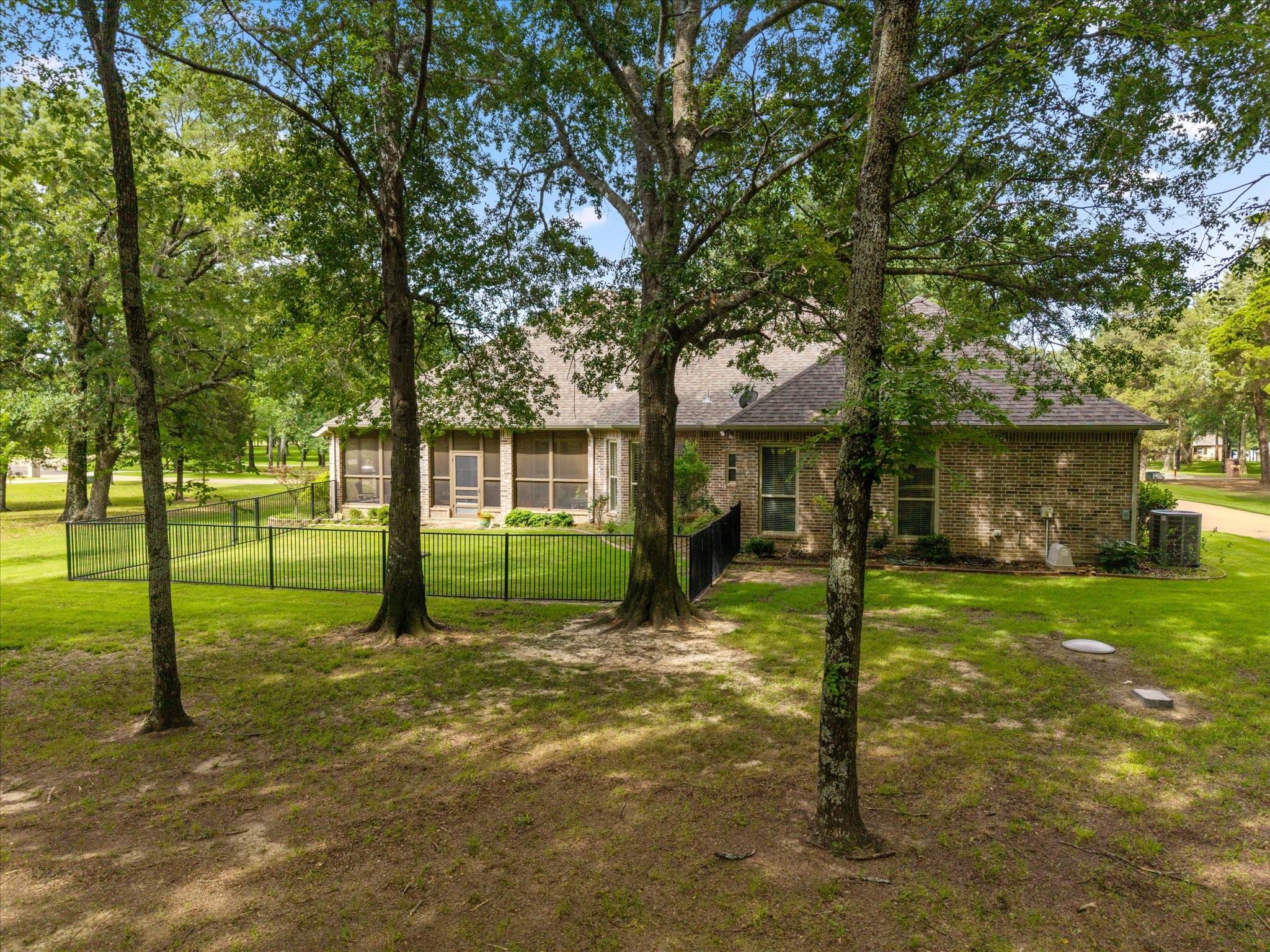 main property photo 25
