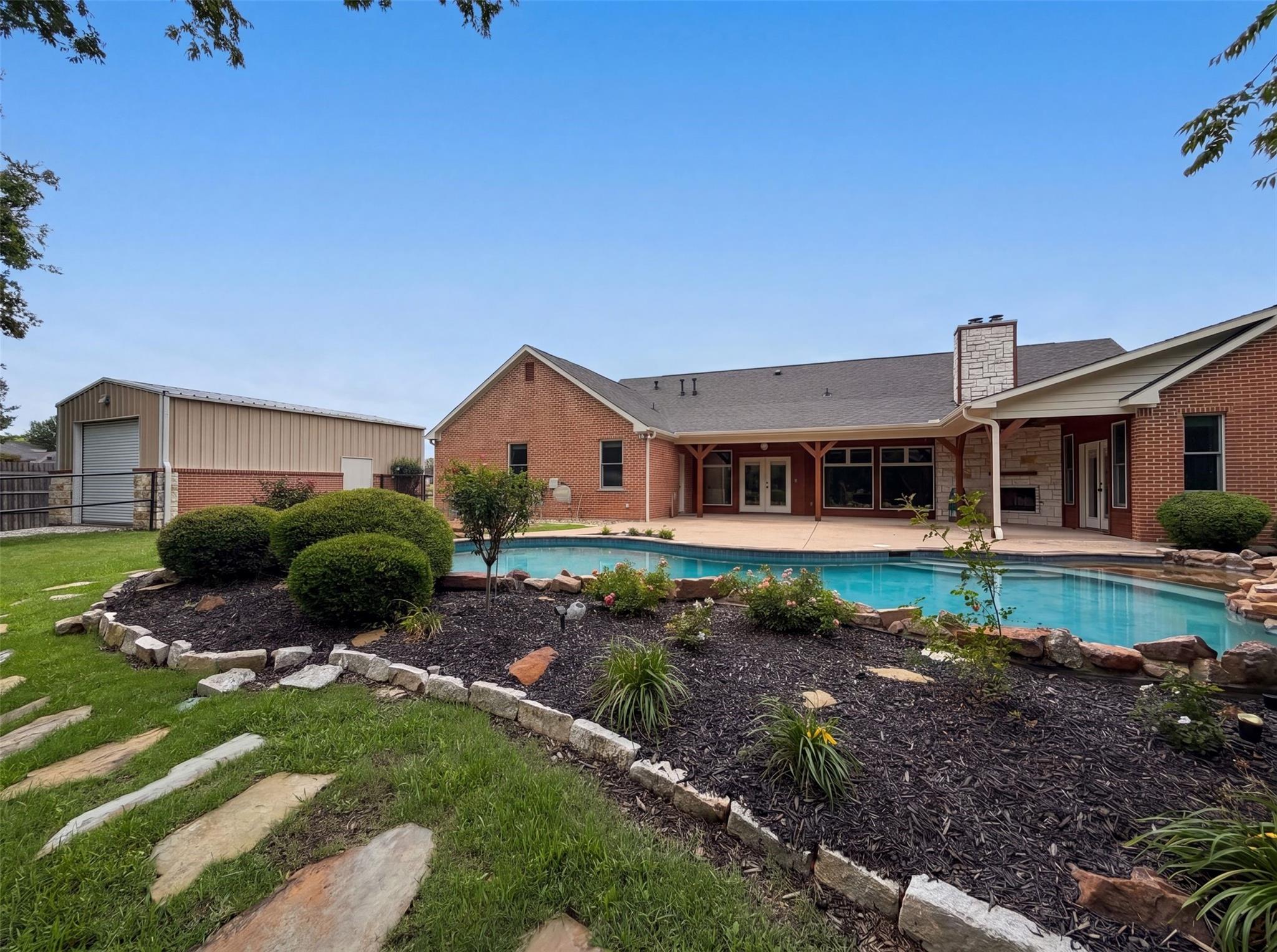 main property photo 28