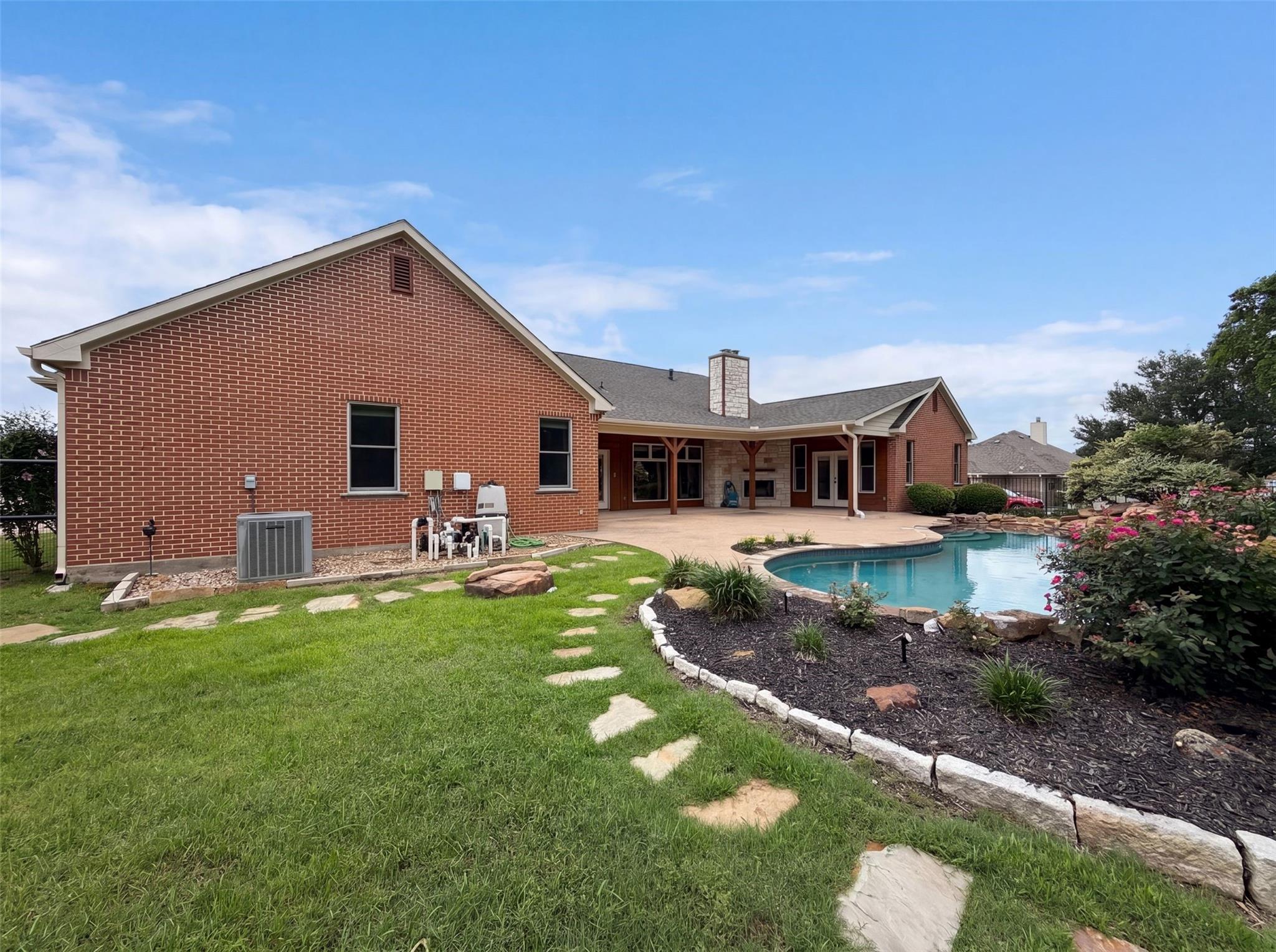 main property photo 4