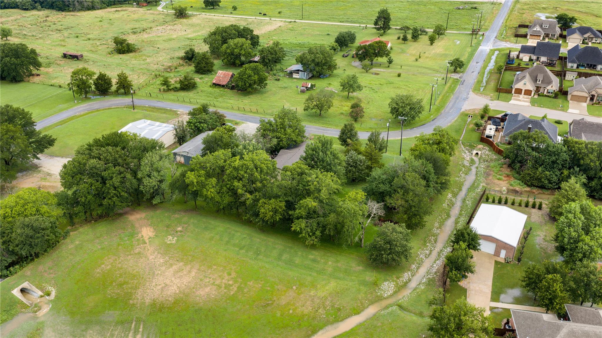 main property photo 29