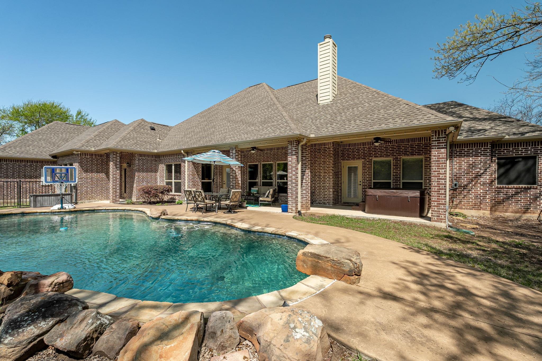 main property photo 2