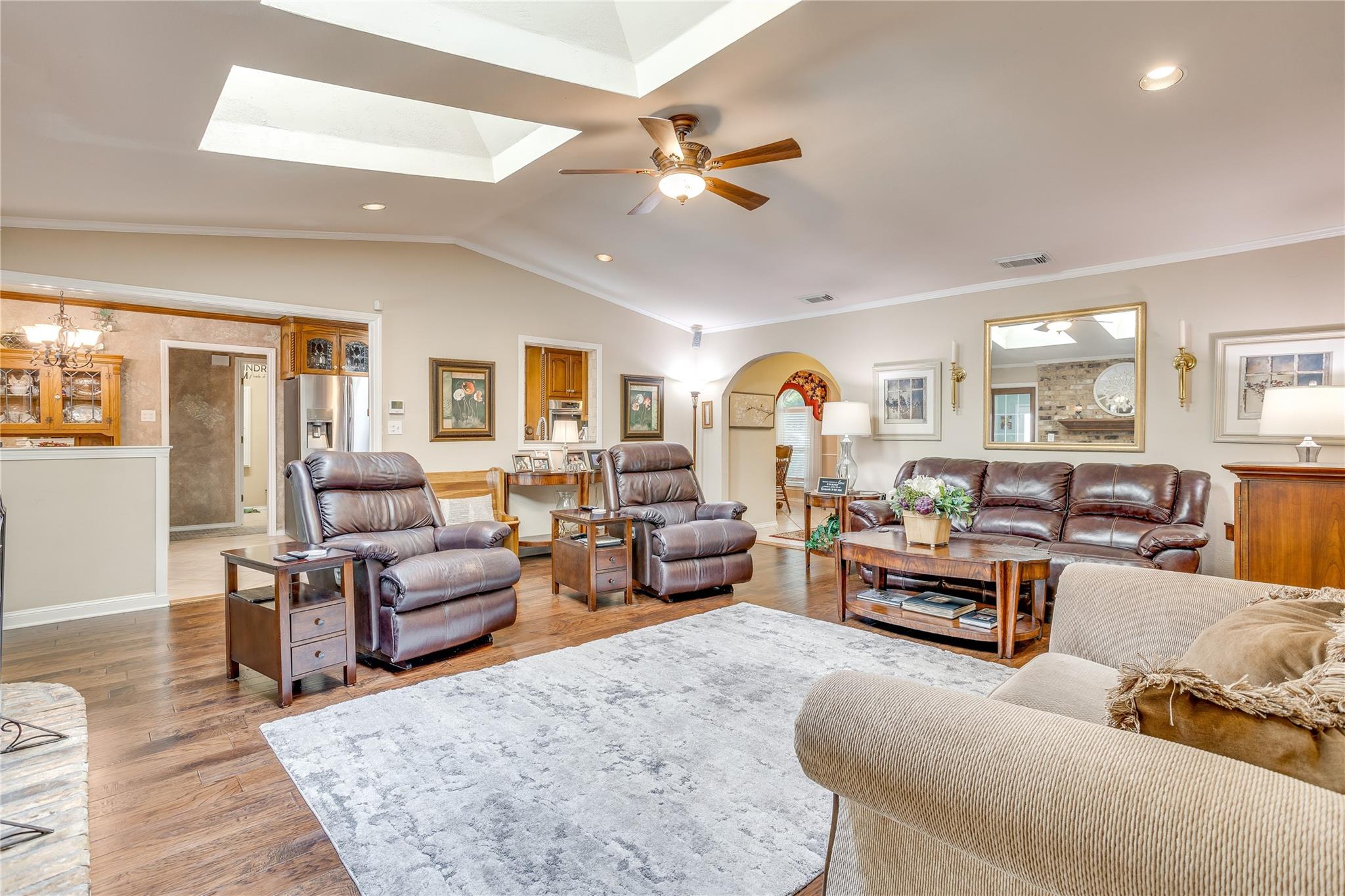 main property photo 14