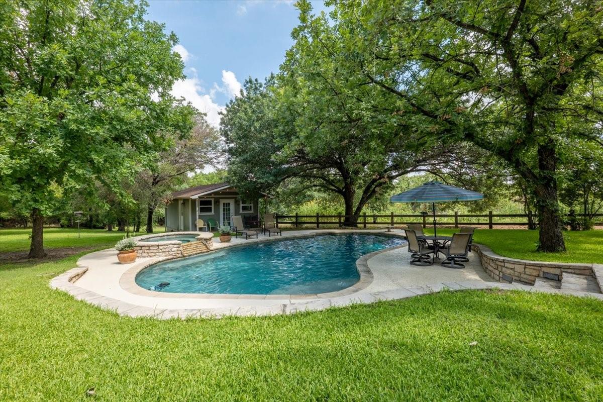 main property photo 28