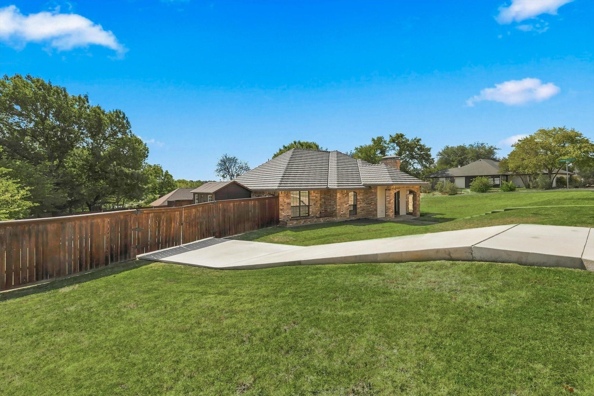main property photo 4