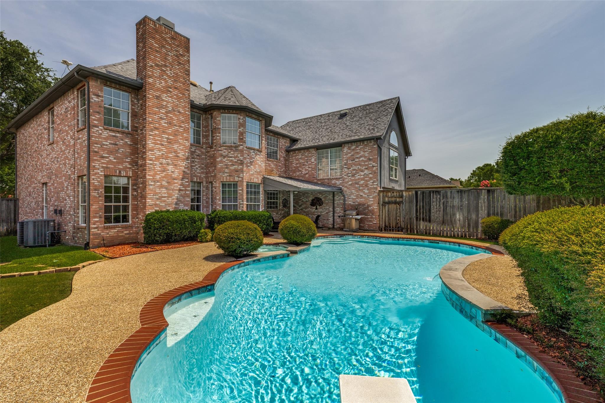 main property photo 23