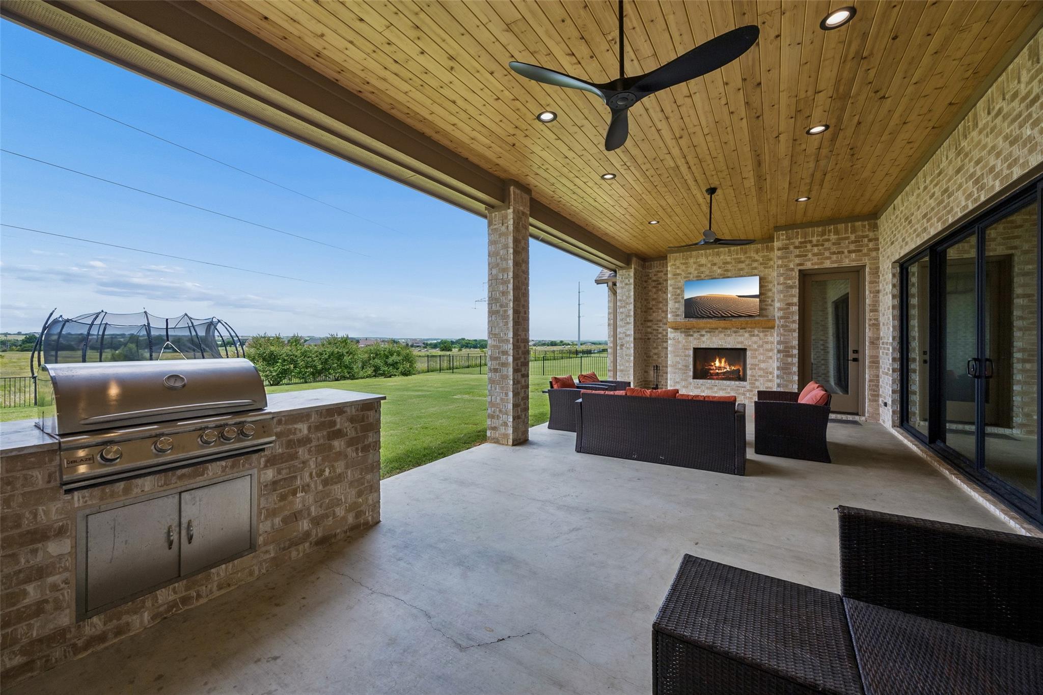 main property photo 31