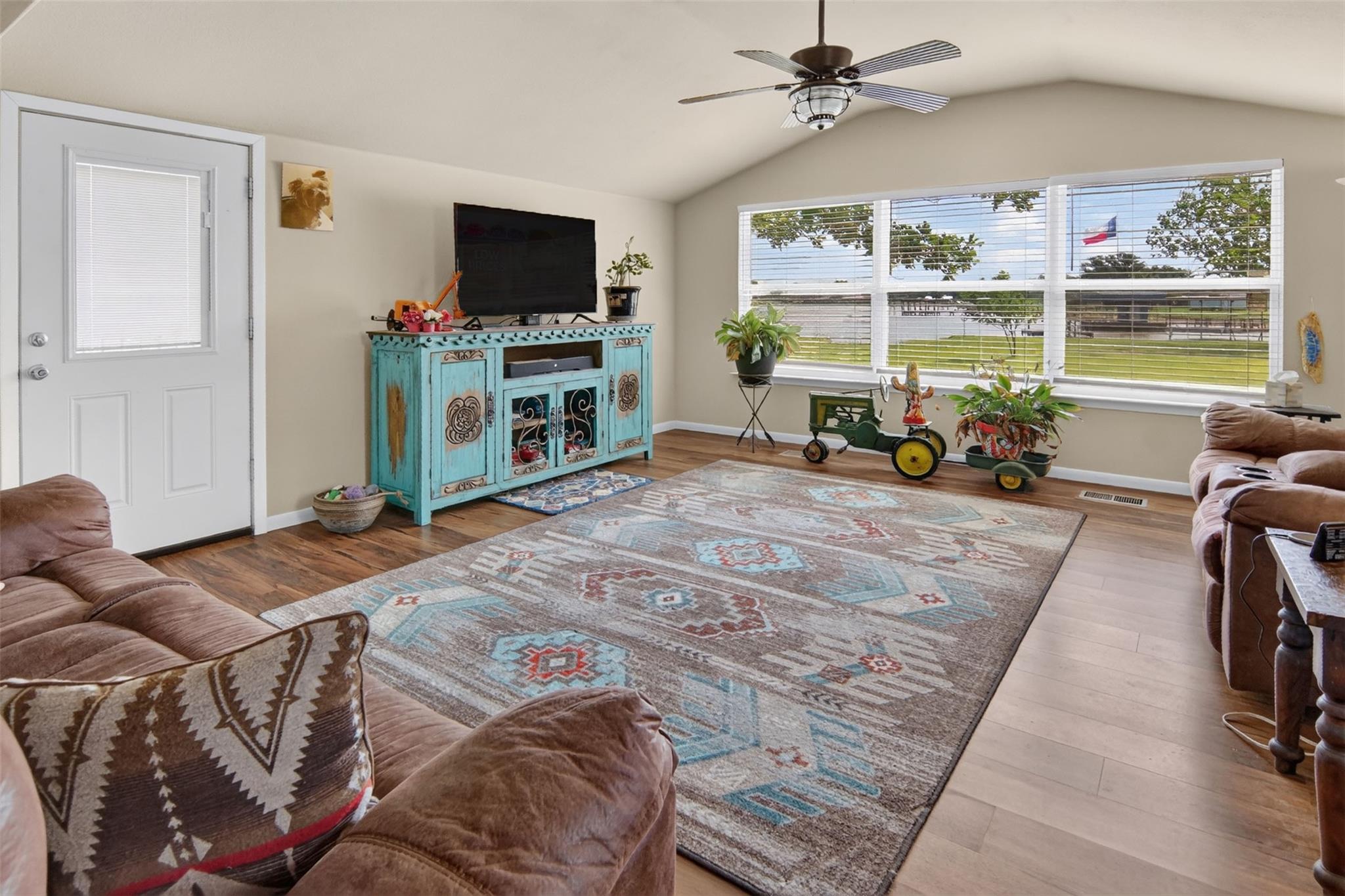 main property photo 21