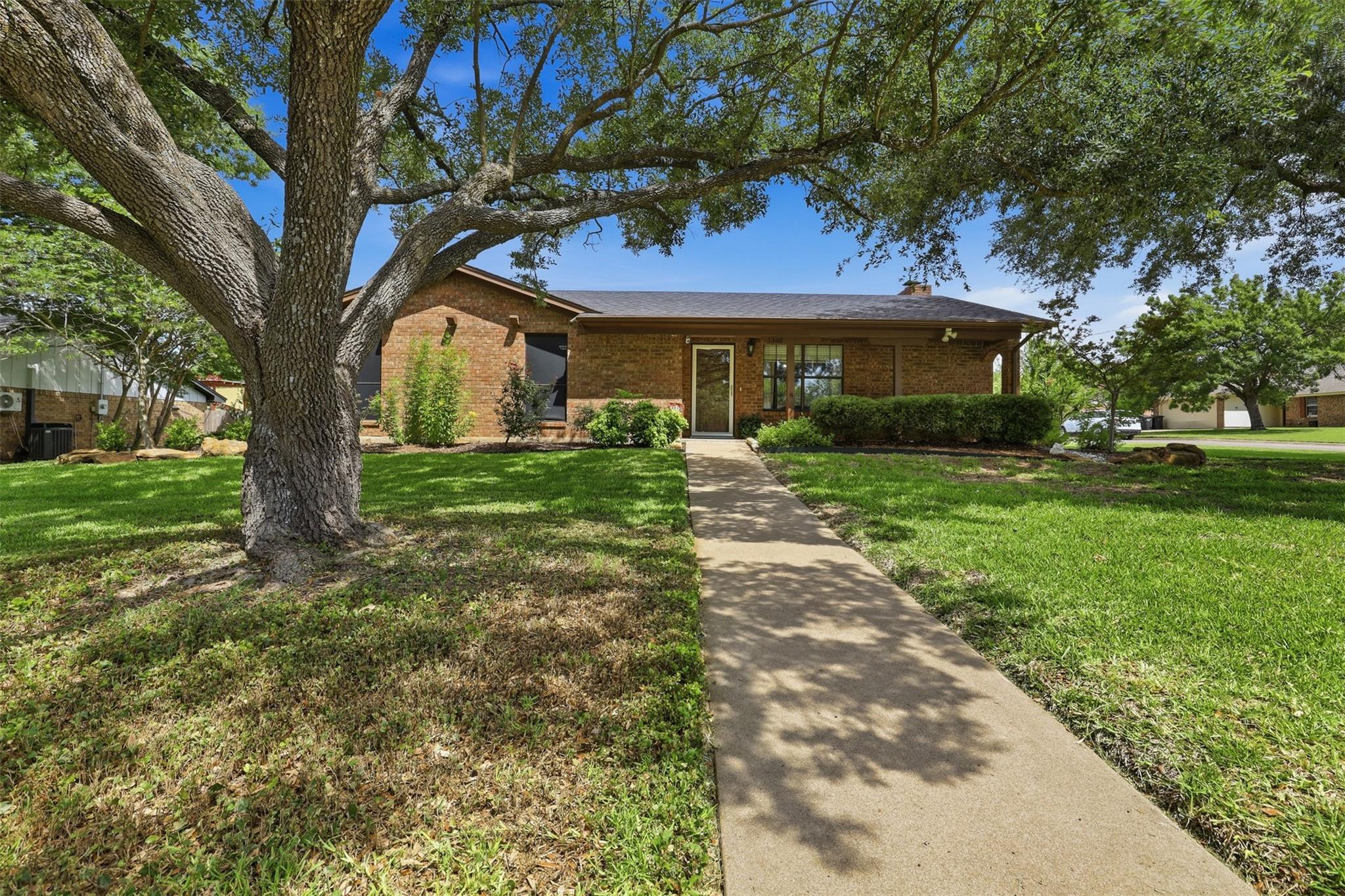 main property photo 9