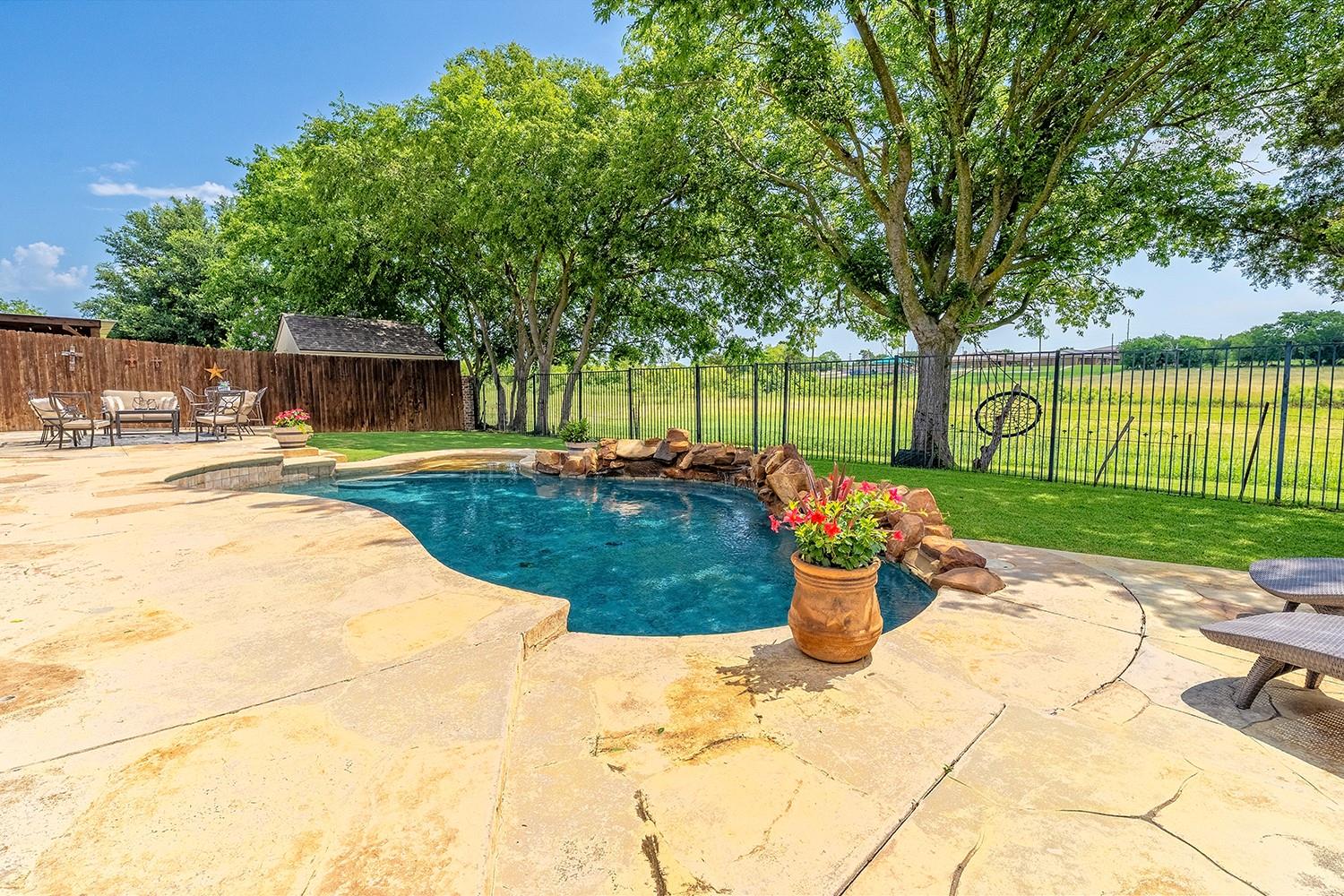 main property photo 33